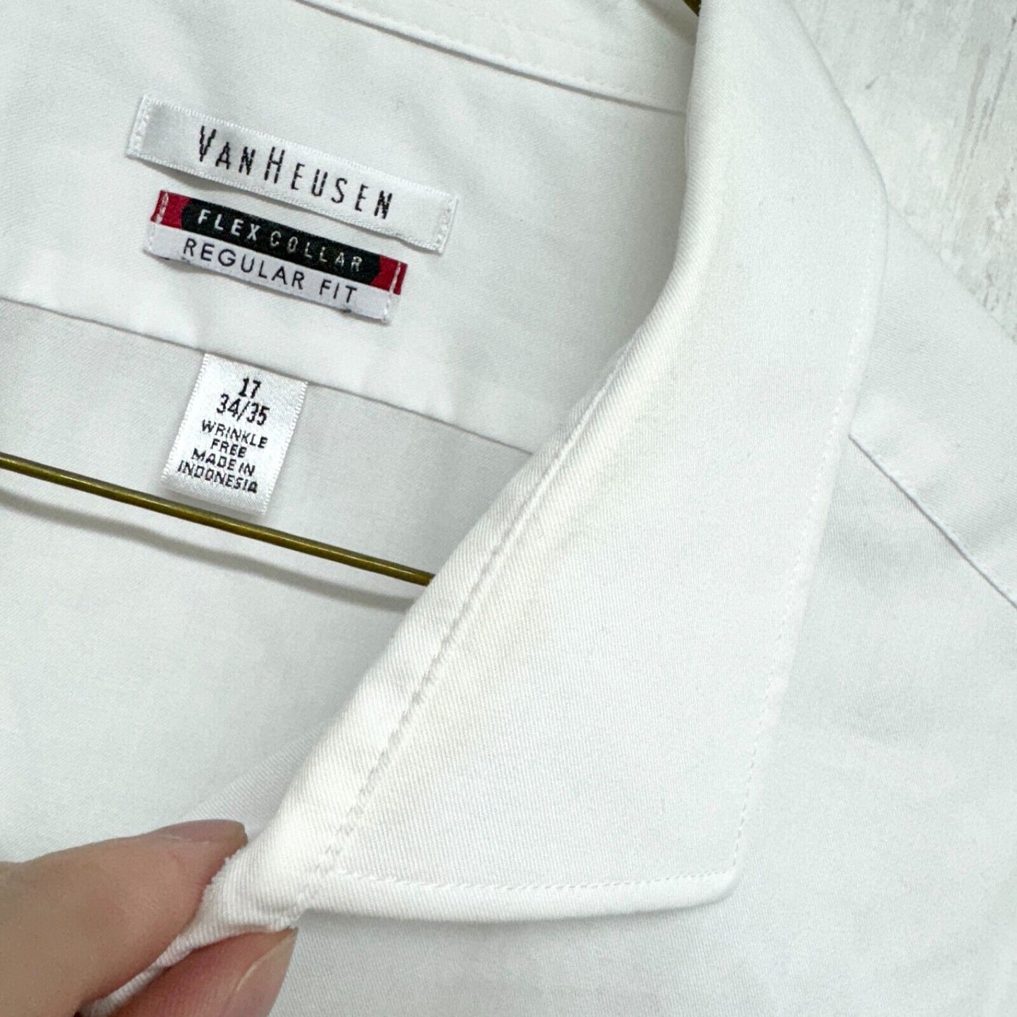 VAN HEUSEN Button Up Mens Sz 17 34/35 White Flex Collar Regular Fit Long Sleeve