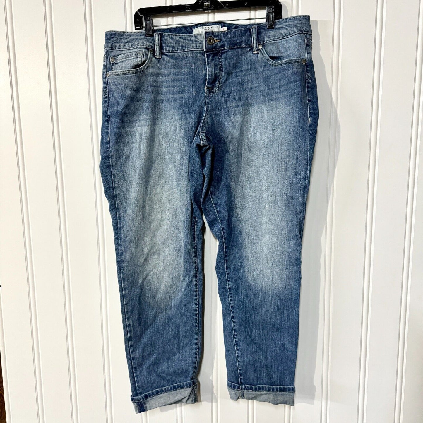 TORRID Jeans Women Size 18R High Rise Dark Wash Distressed Capris 5 Pocket