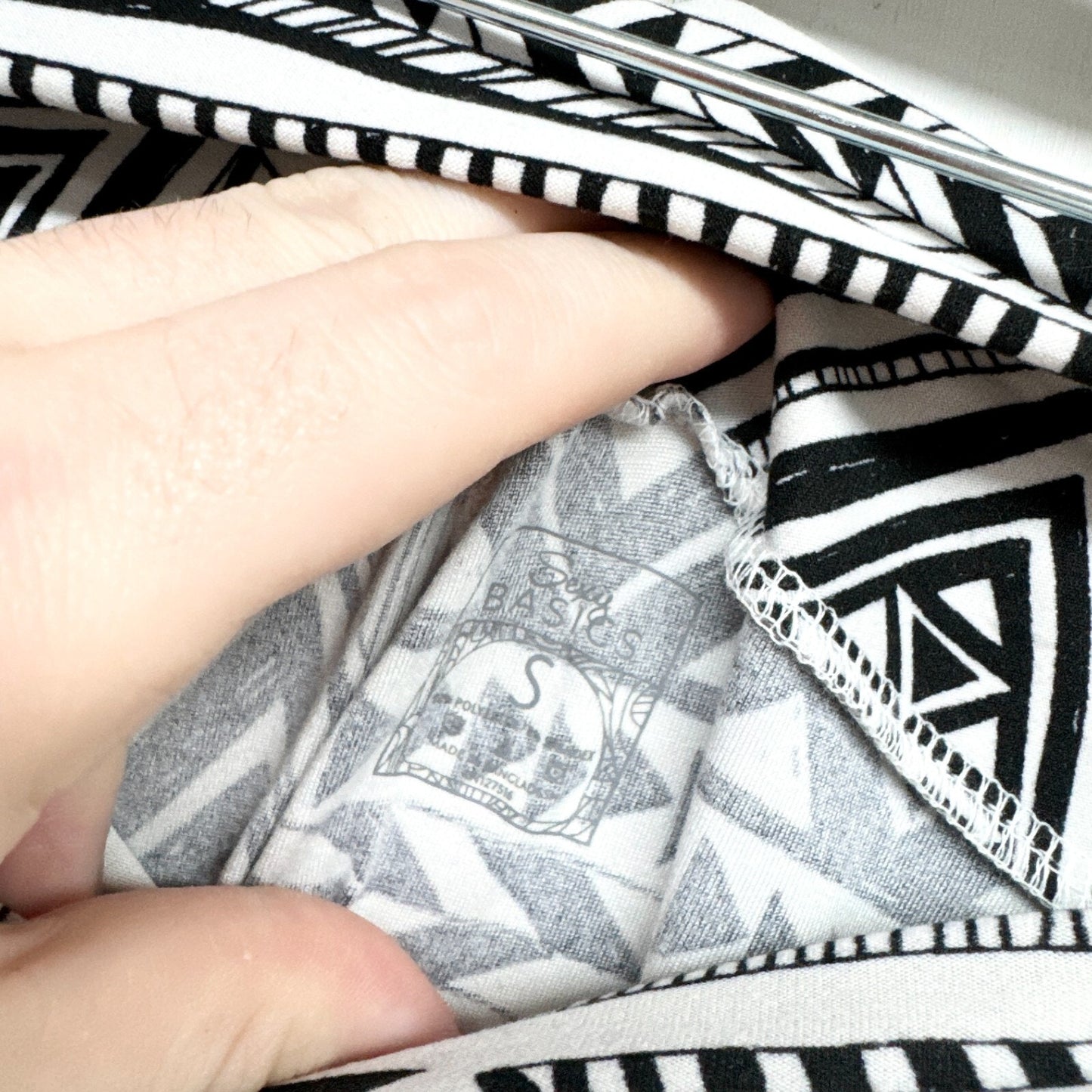 Sexy Basics 24/7 Anywear Pants Women Small Aztec Print Leggings Black White NWT