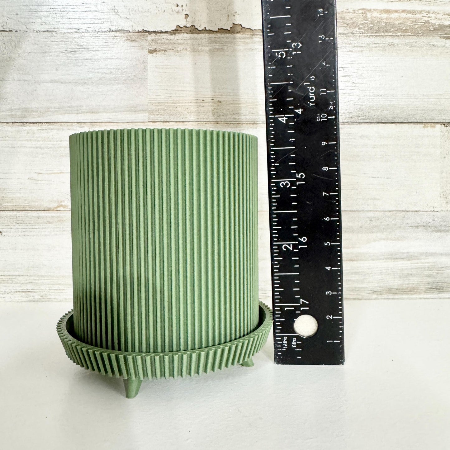3D Printed Modern Flare Green Mini Planter with Unique Ribbed Design and Four Legs for Stylish Plant Display No Warranty