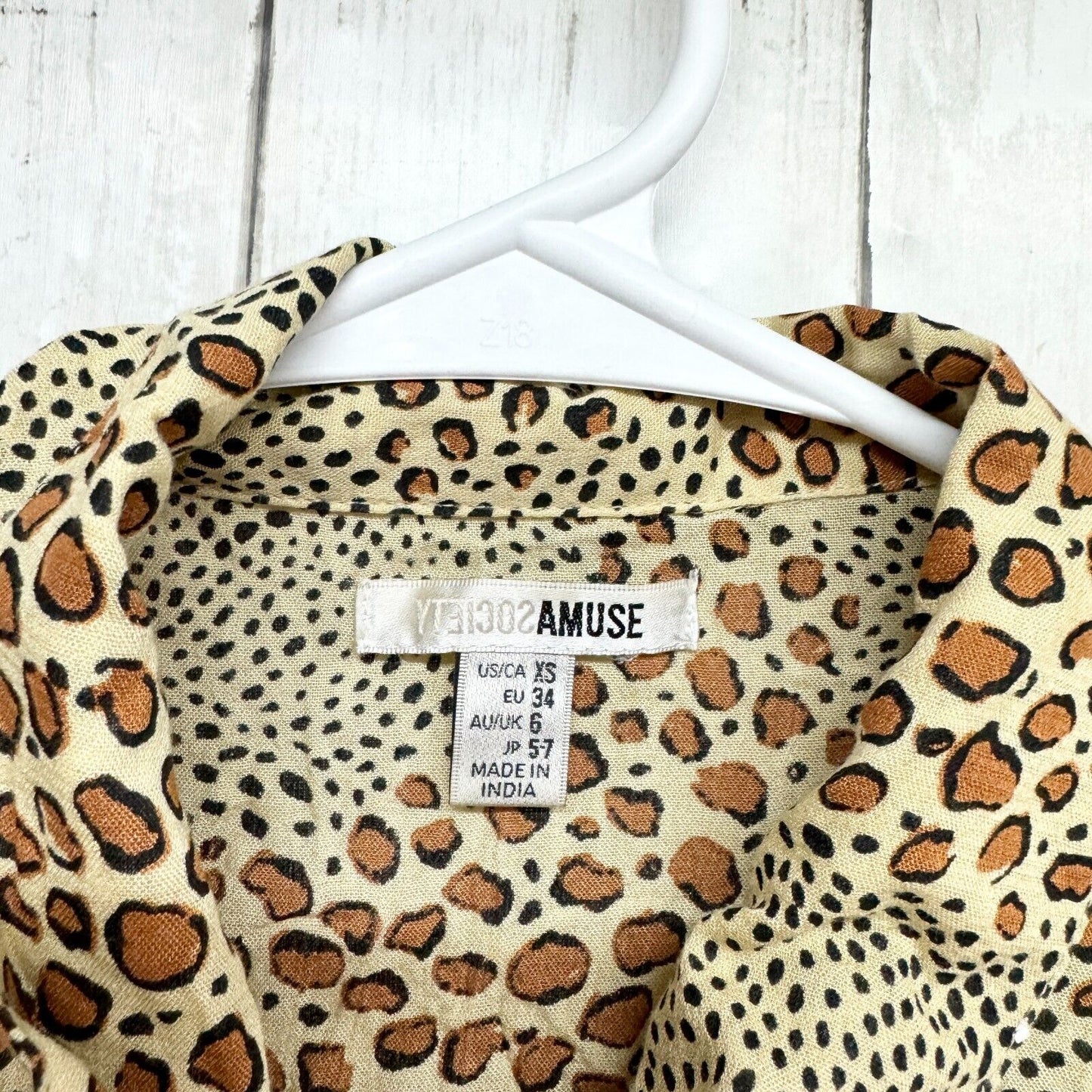 Amuse Society SHIRT Women's Sz XS Short Sleeve Button Front Animal Print Viscose