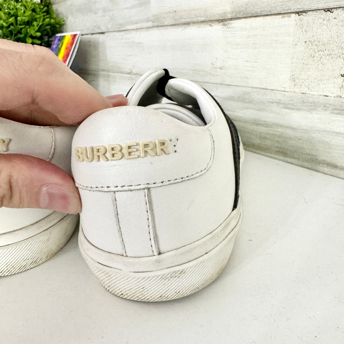 Burberry Youth Kids White Cedbury Brit Flag Leather Sneakers 35 Size 2.5 10-11Y