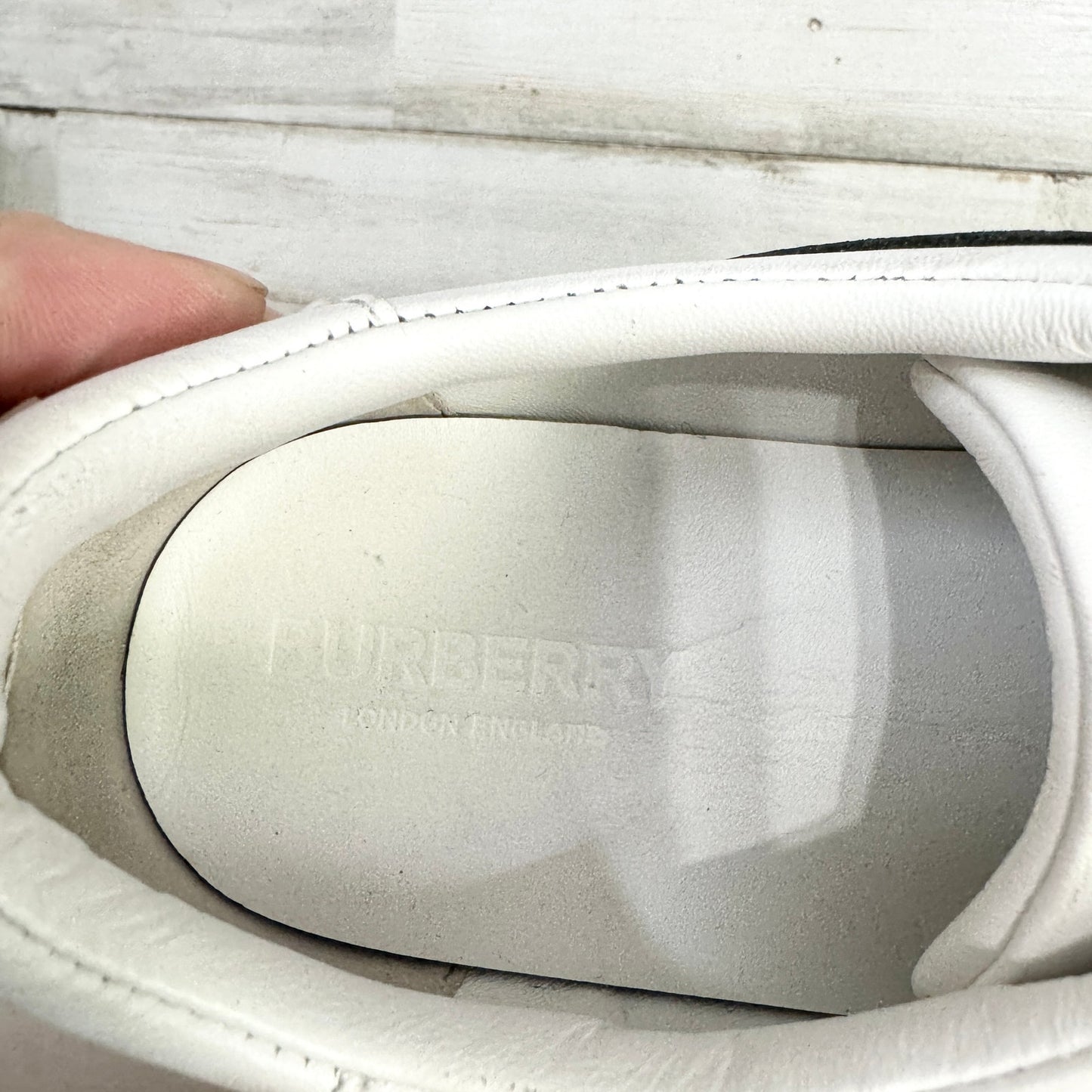Burberry Youth Kids White Cedbury Brit Flag Leather Sneakers 35 Size 2.5 10-11Y