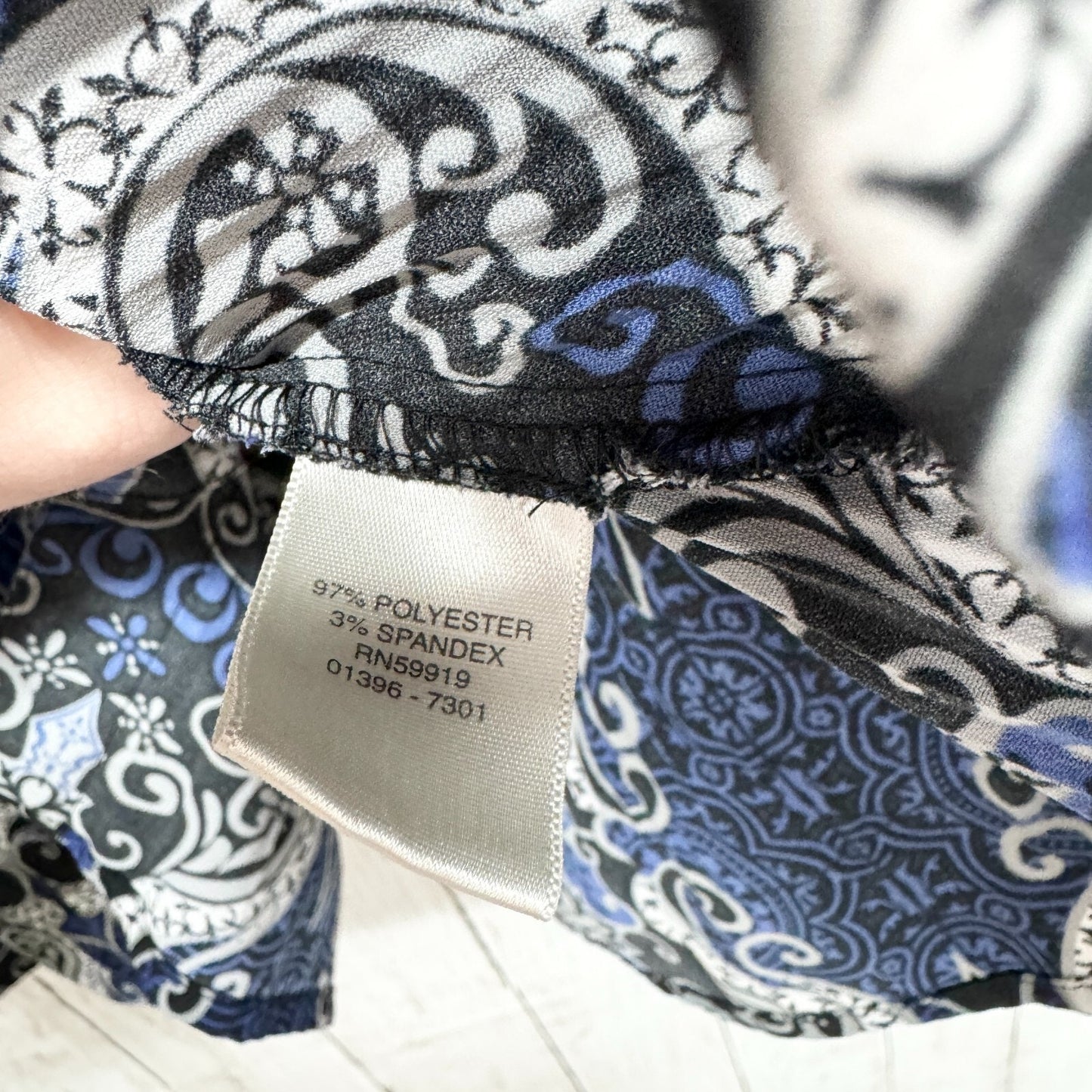 CHRISTOPHER & BANKS Shirt Women Size L Paisley Printed Button Down Blue Collar