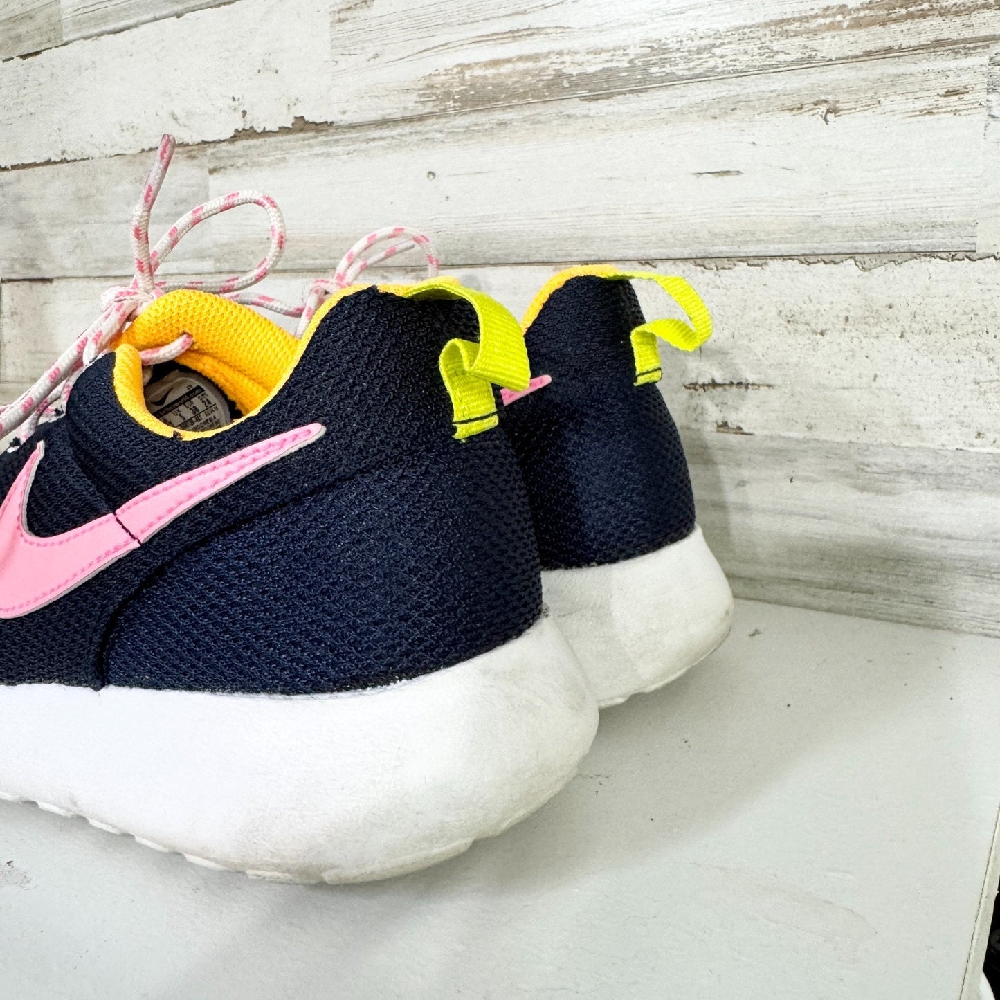 Nike Shoes Youth Size 5.5 Roshe Run Midnight Navy Pink Glow Running Sneakers