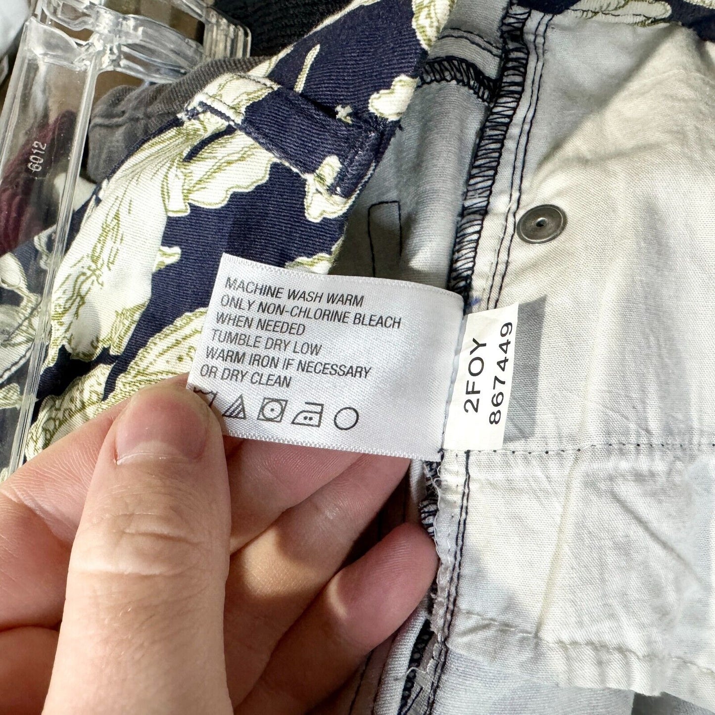 ORVIS Pants Women Size 14 Low Rise Skinny Floral Navy Blue Button Front Zip Up