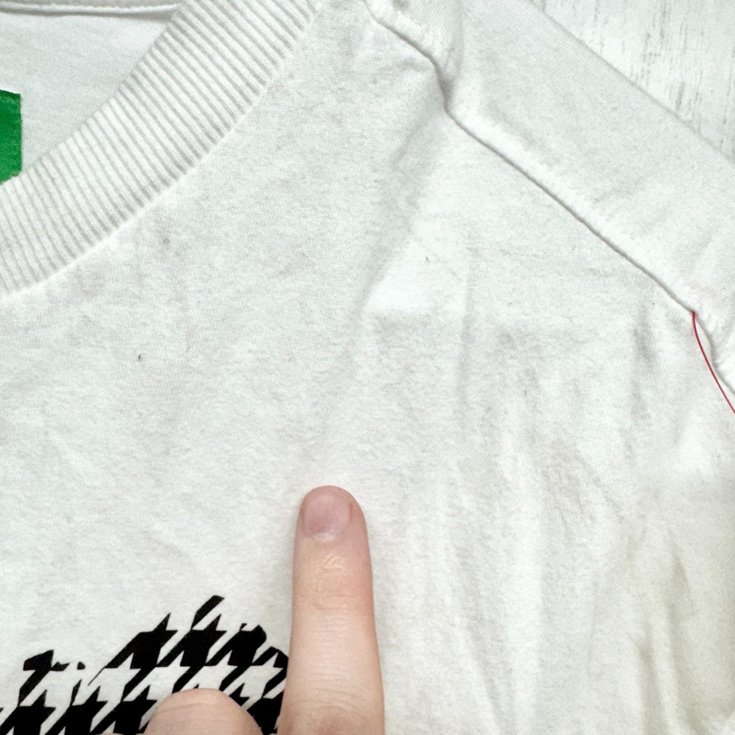 United Colors of Benetton Shirt Men Size Medium White Graphic Short Sleeve Tee