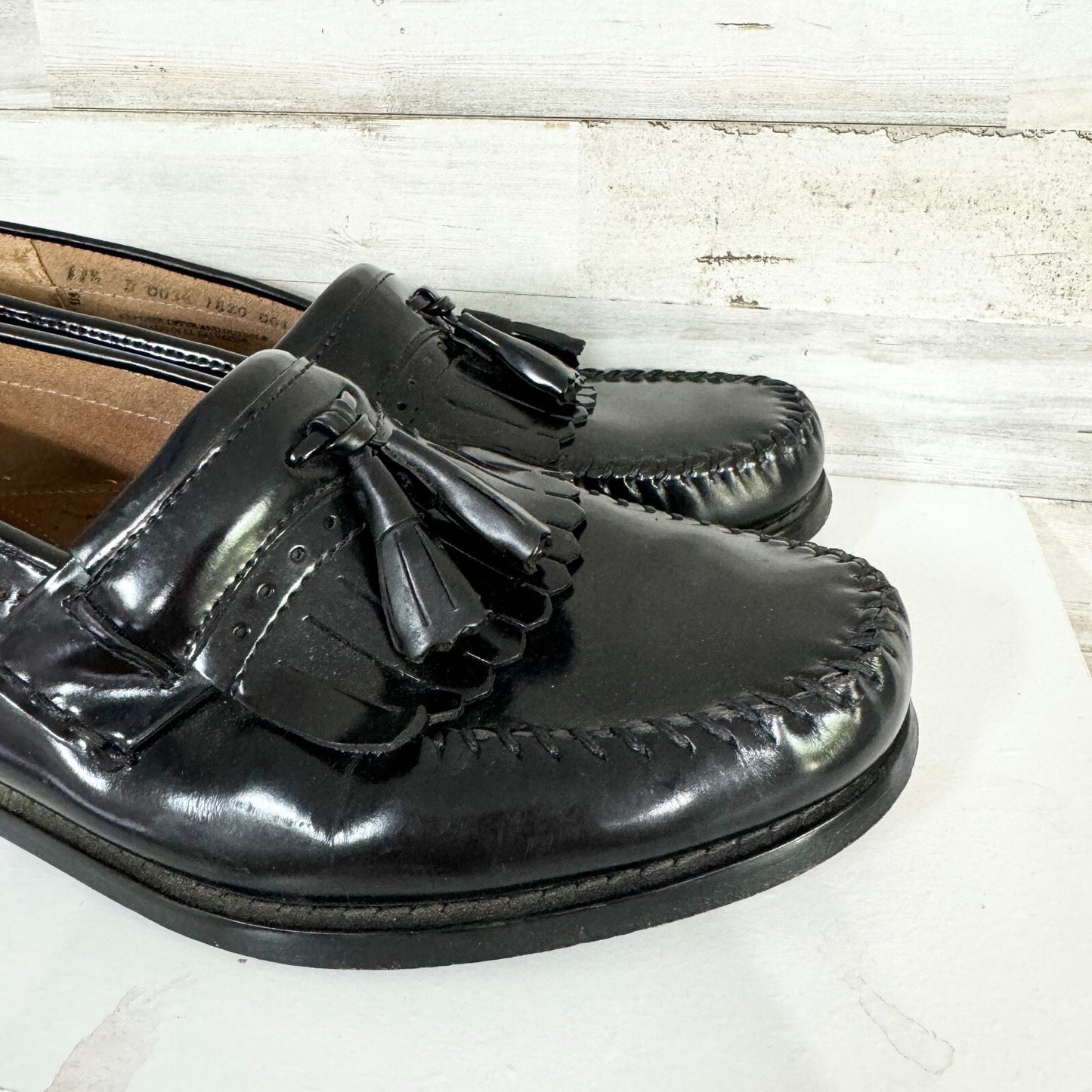 G.H. Bass & Co. Loafers Men 11.5 Brown Leather Weejuns Flats Wine Tassel Brown