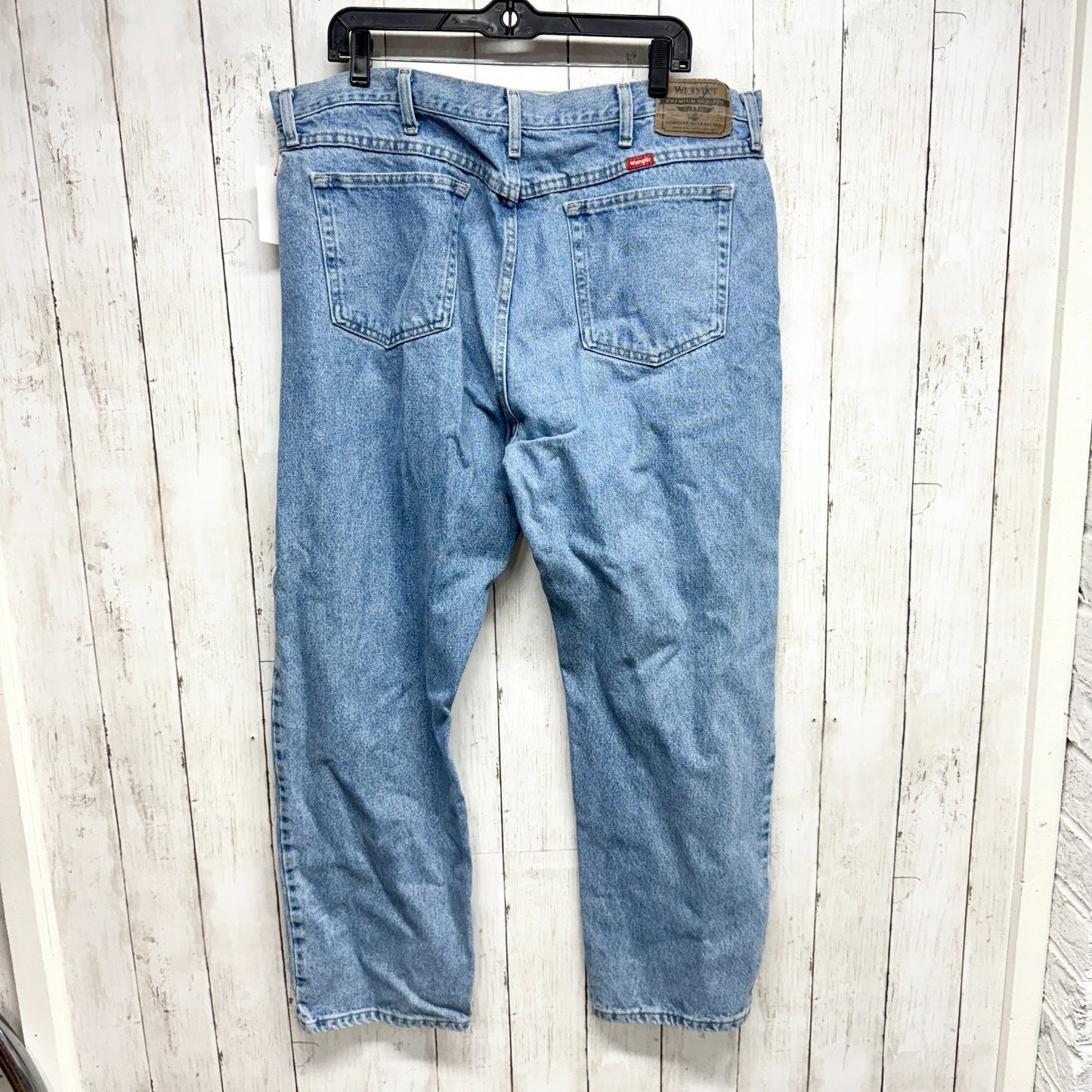 Wrangler Pants Men Size 40 X 30 Light Wash Cotton Denim Relaxed Straight Jeans