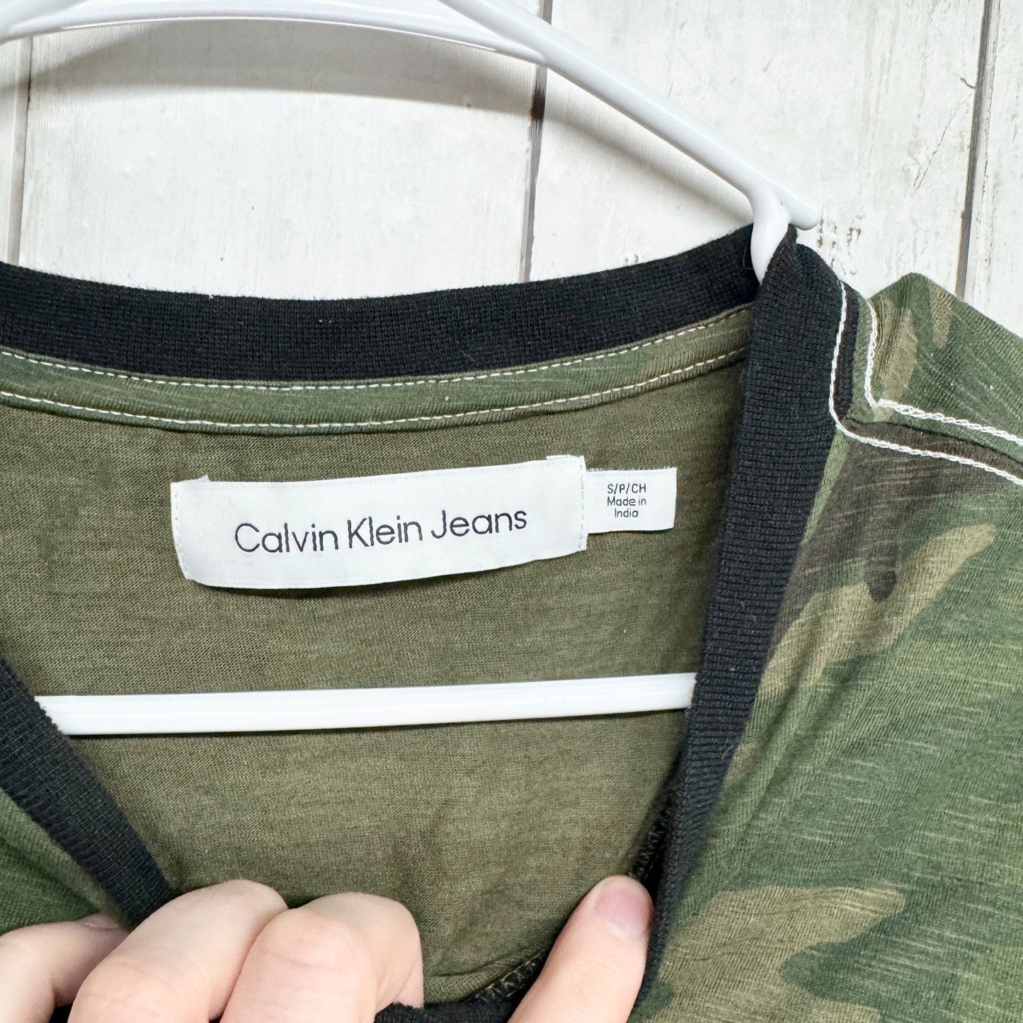 Calvin Klein Jeans Top Women Size Small Camo Cotton Crewneck Short Sleeve Shirt