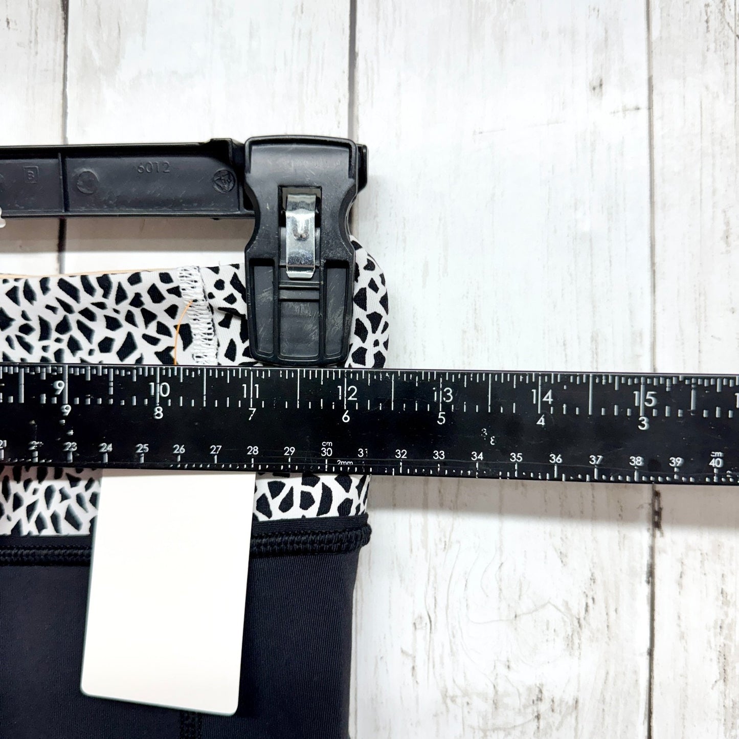 Lululemon Pants Women Size 2 Black Speckle Print Ankle Crop Leggings Pockets