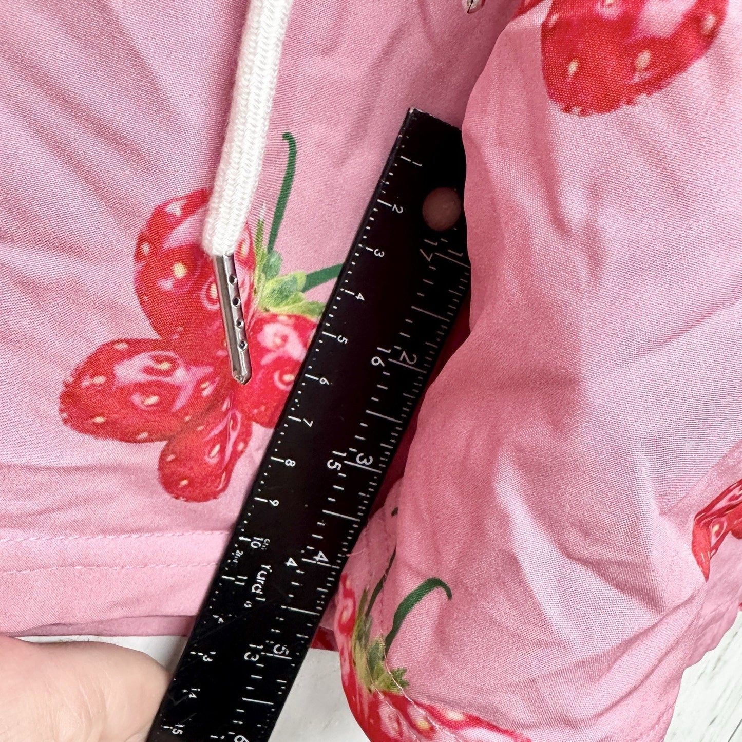 Petals and Peacocks Shorts Men Sz Small Pink Strawberry Print Swim Short Trunks