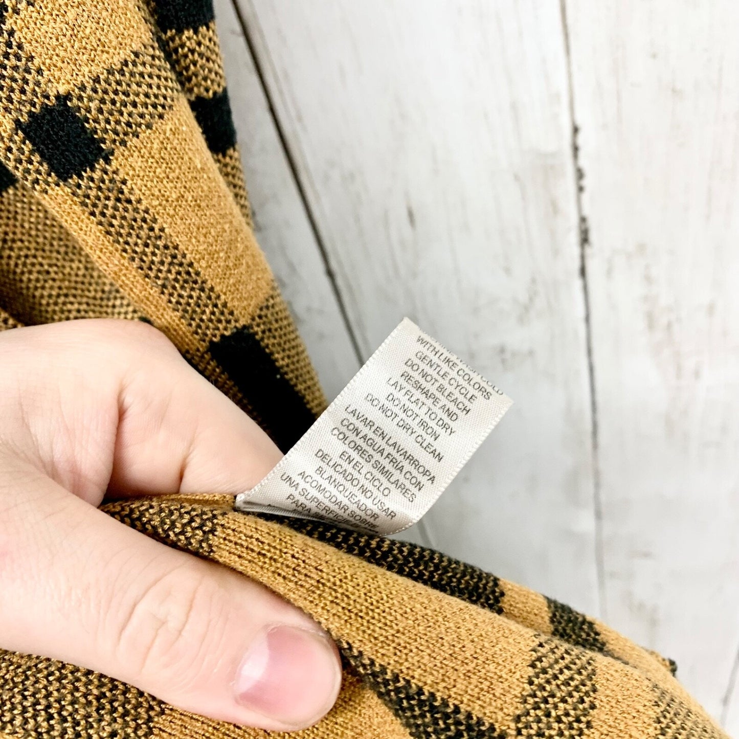 Leo & Nicole Top Women Size Medium Sweater Vest Plaid Mustard Black Casual