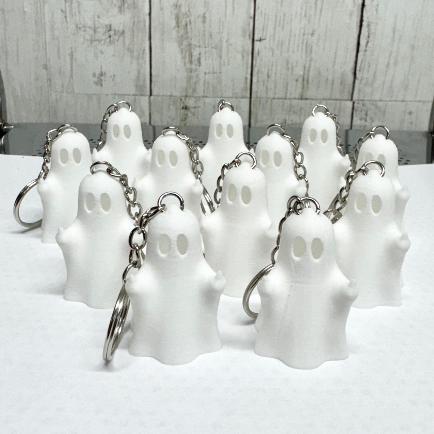 3D Printed Ghost Funny Keychain - White Ghost Design with Chain Attachment for Fun and Quirky Key Accessory