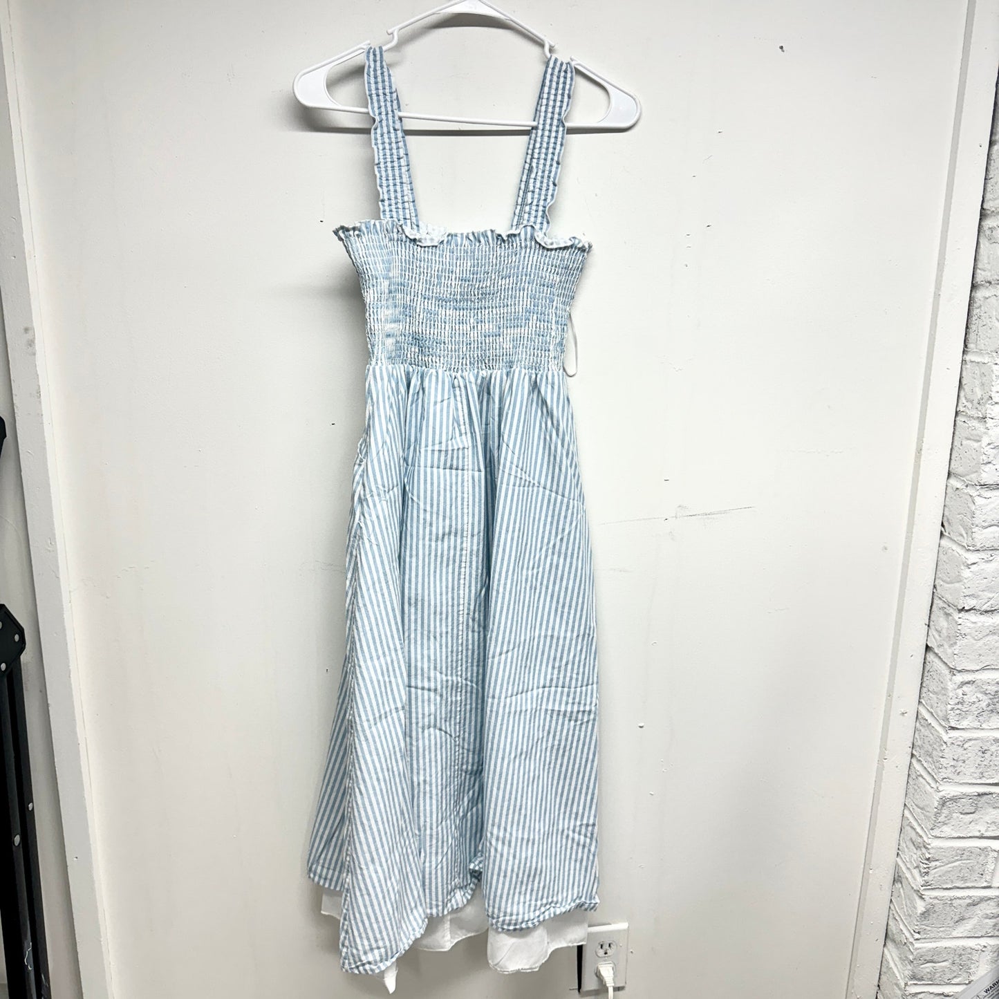 AQUA Women Striped Smocked Sleeveless Blue & White Ocean Midi Dress Small