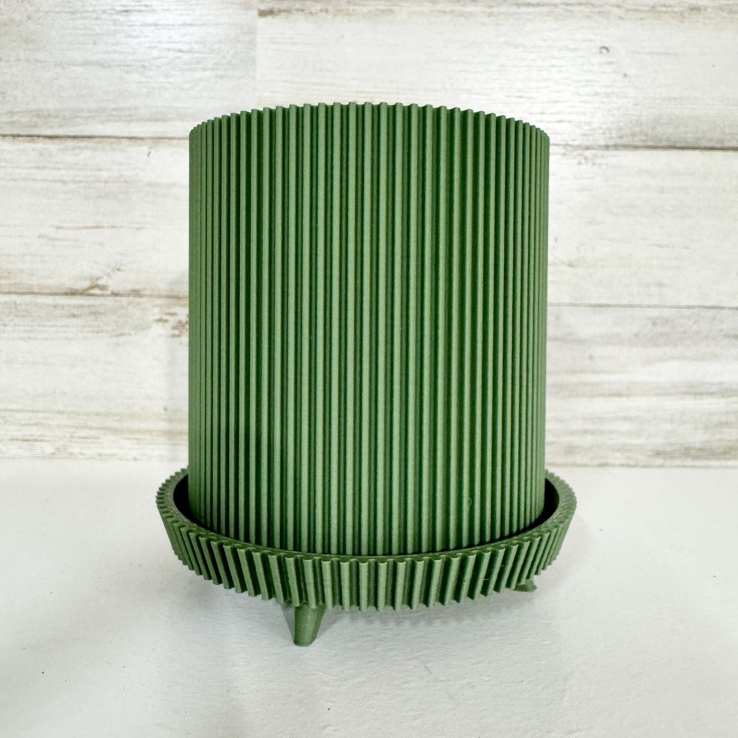 3D Printed Modern Flare Green Mini Planter with Unique Ribbed Design and Four Legs for Stylish Plant Display No Warranty
