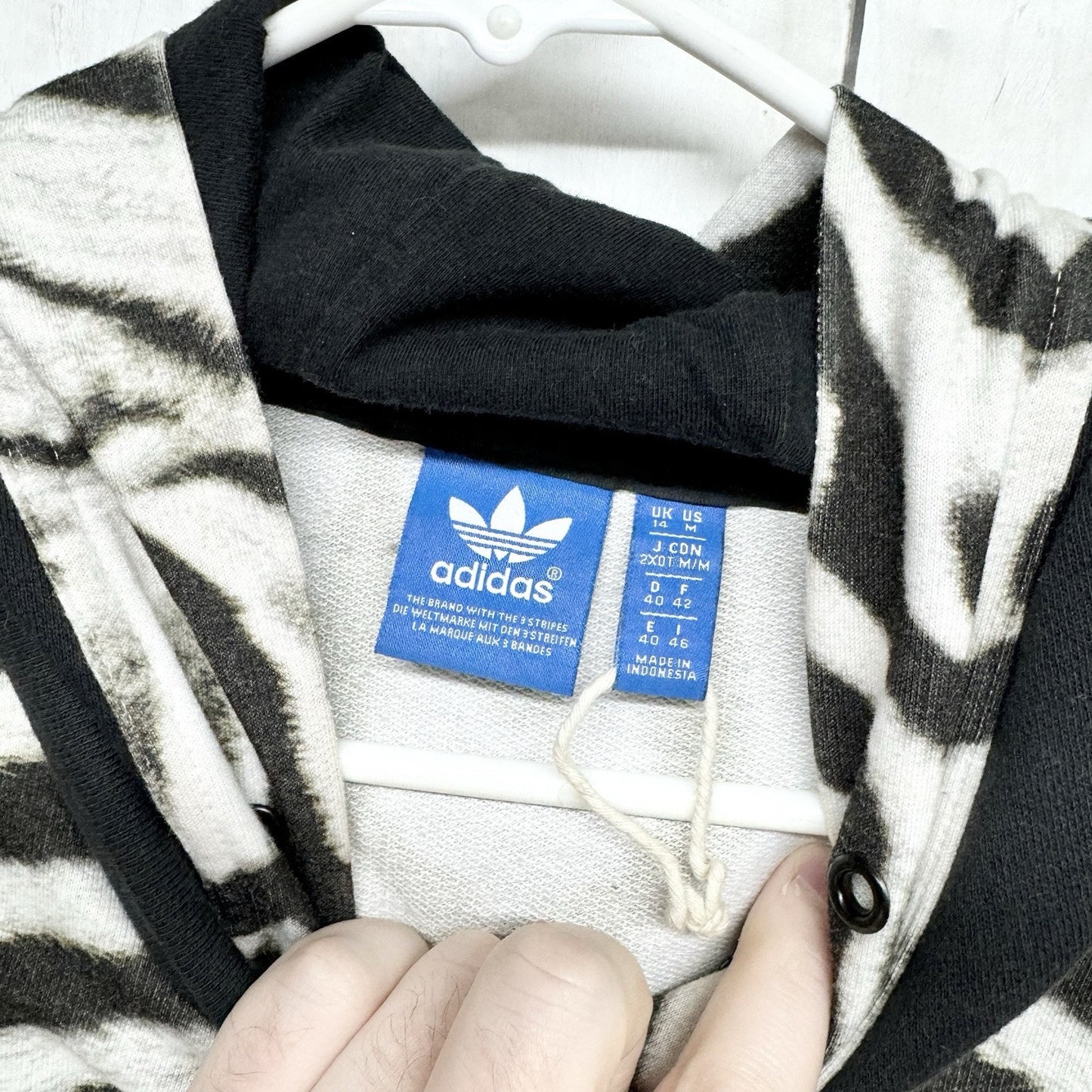 adidas Hoodie Women Size M Long Sleeve Cotton Zebra Double Pocket Graphic Logo