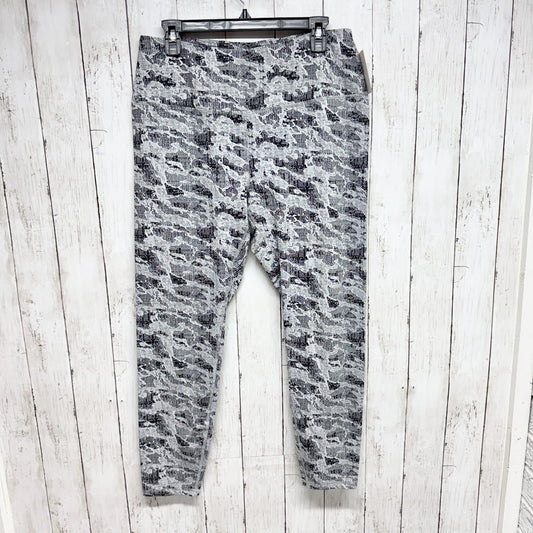 Spyder Active Pants Women Size XL Camo Biker Pixel Ankle Crop Athletic Leggings