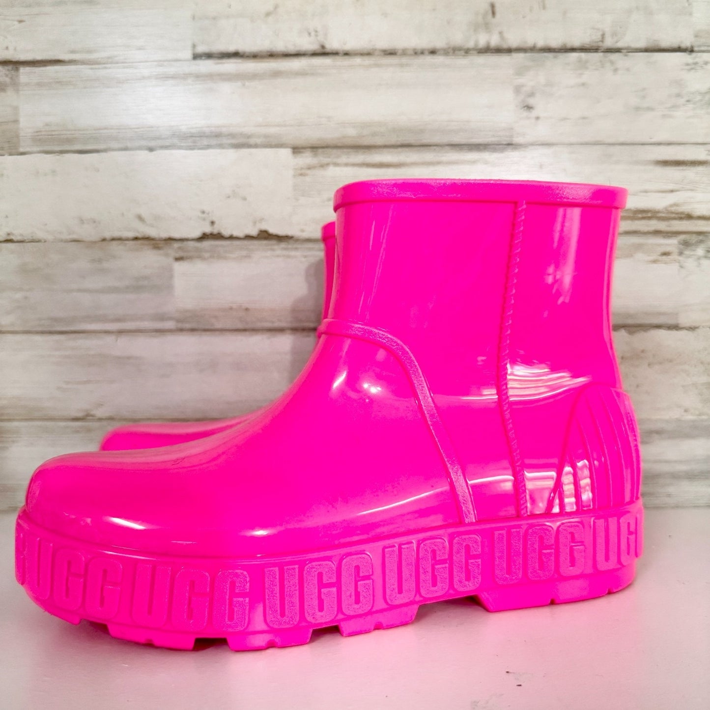 UGG Boots Youth Size 8 Drizlita Neon Hot Pink Shearling Insole Outdoor Trendy