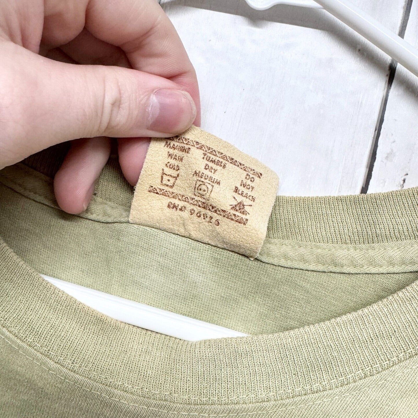 Vintage The Mountain Unisex XXL Wild Wing Wolf Indian Distressed Green Western