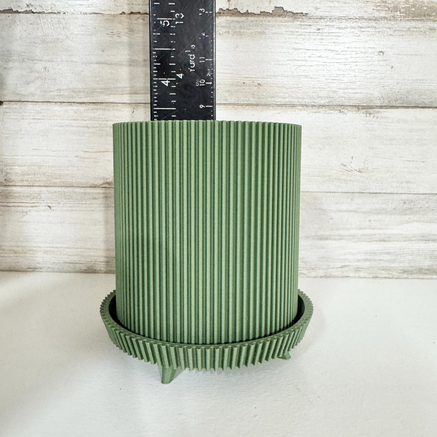 3D Printed Modern Flare Green Mini Planter with Unique Ribbed Design and Four Legs for Stylish Plant Display No Warranty