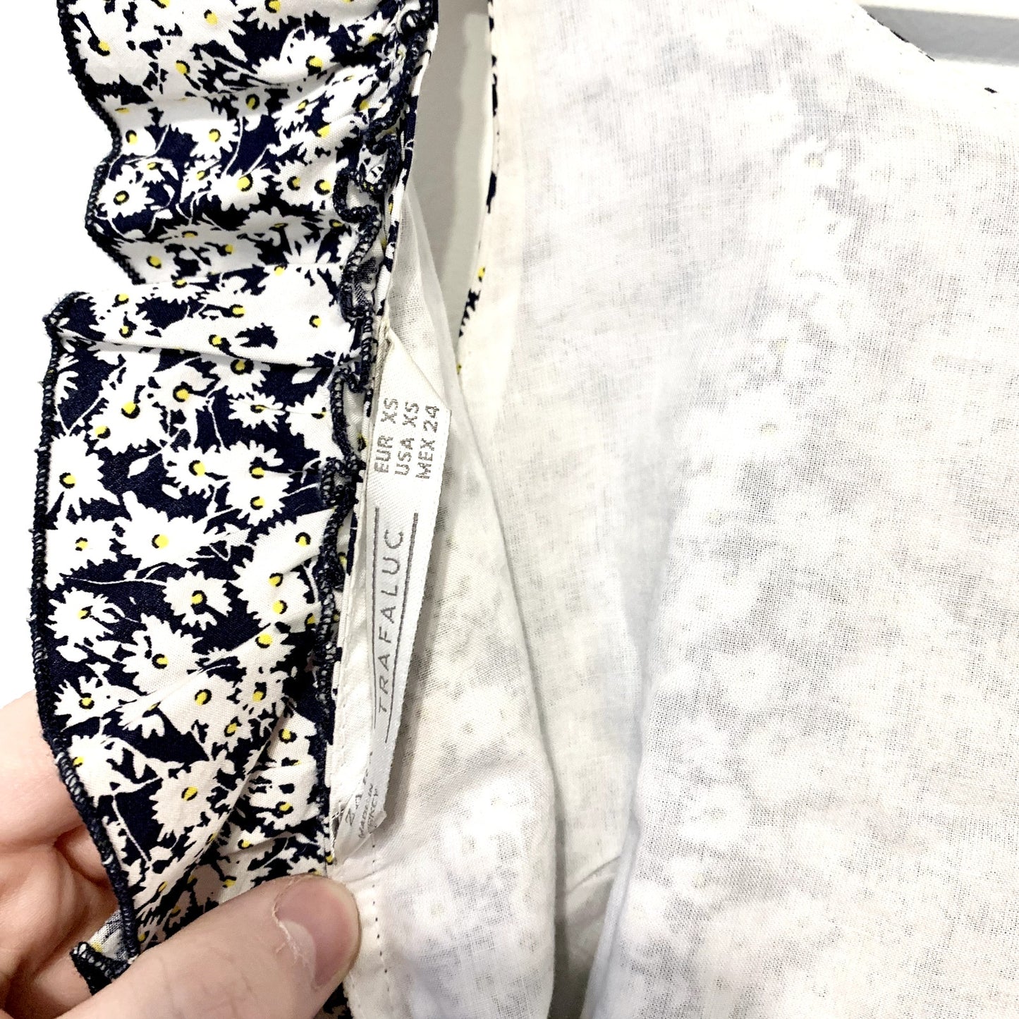 ZARA DRESS WOMEN Size XS Ruffle Deep V-Back Daisy Floral Mini Dress