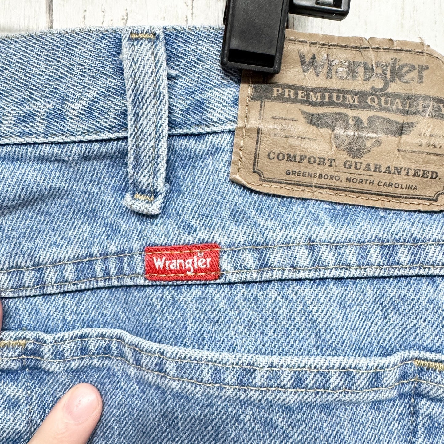 Wrangler Pants Men Size 40 X 30 Light Wash Cotton Denim Relaxed Straight Jeans