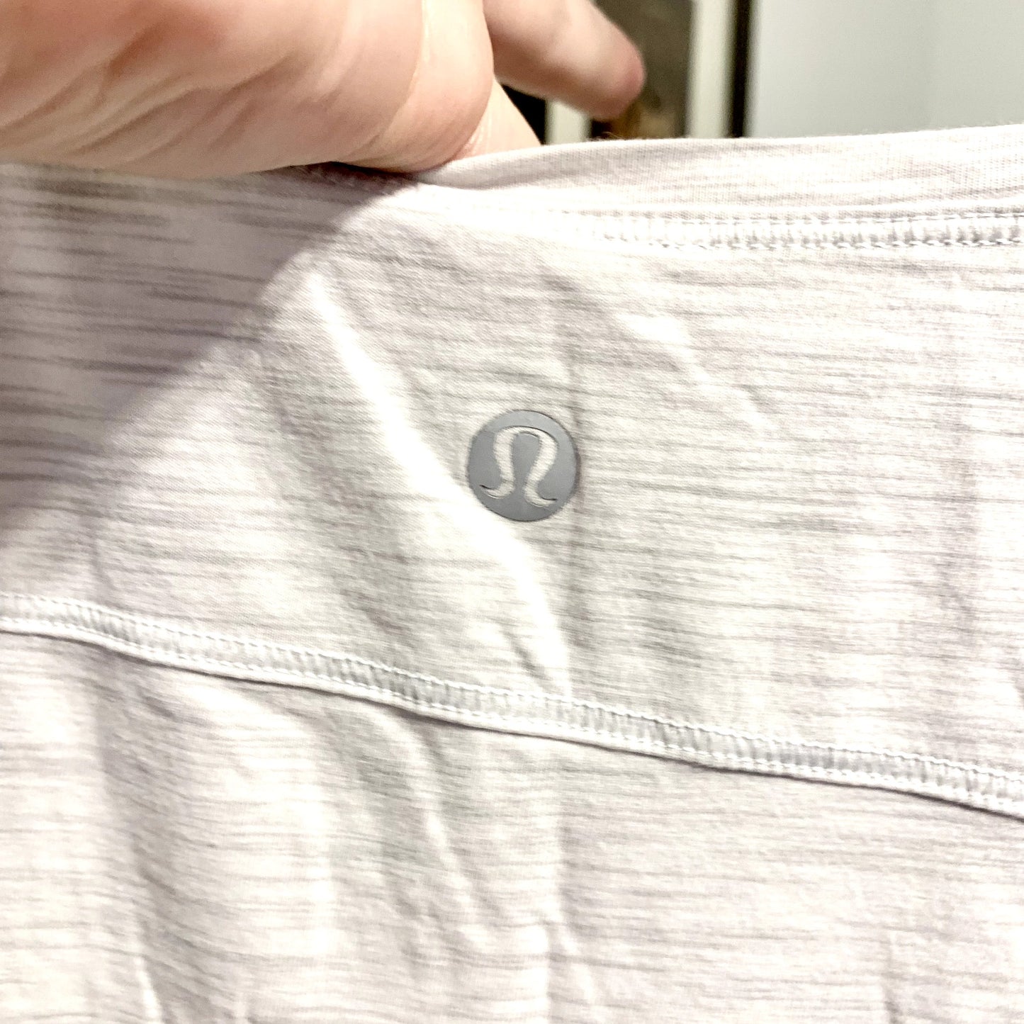 LULULEMON Shirt Women Sz Medium Long Sleeve Heather Grey Crewneck Asymmetrical
