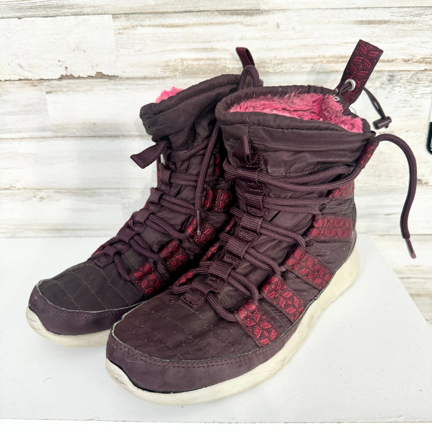 NIKE Women’s Roshe Run Hi Sneaker Boot Ankle Laced Boots Maroon Size 6