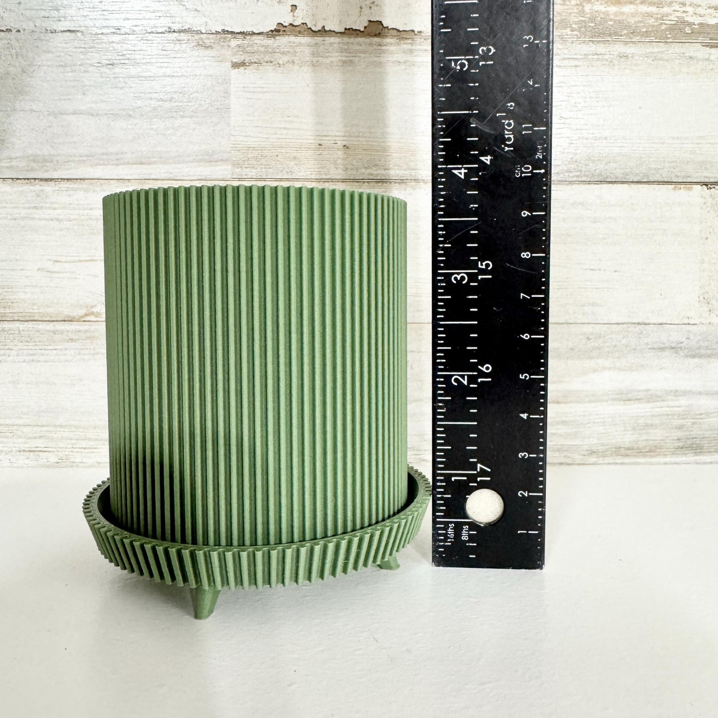 3D Printed Modern Flare Green Mini Planter with Unique Ribbed Design and Four Legs for Stylish Plant Display No Warranty