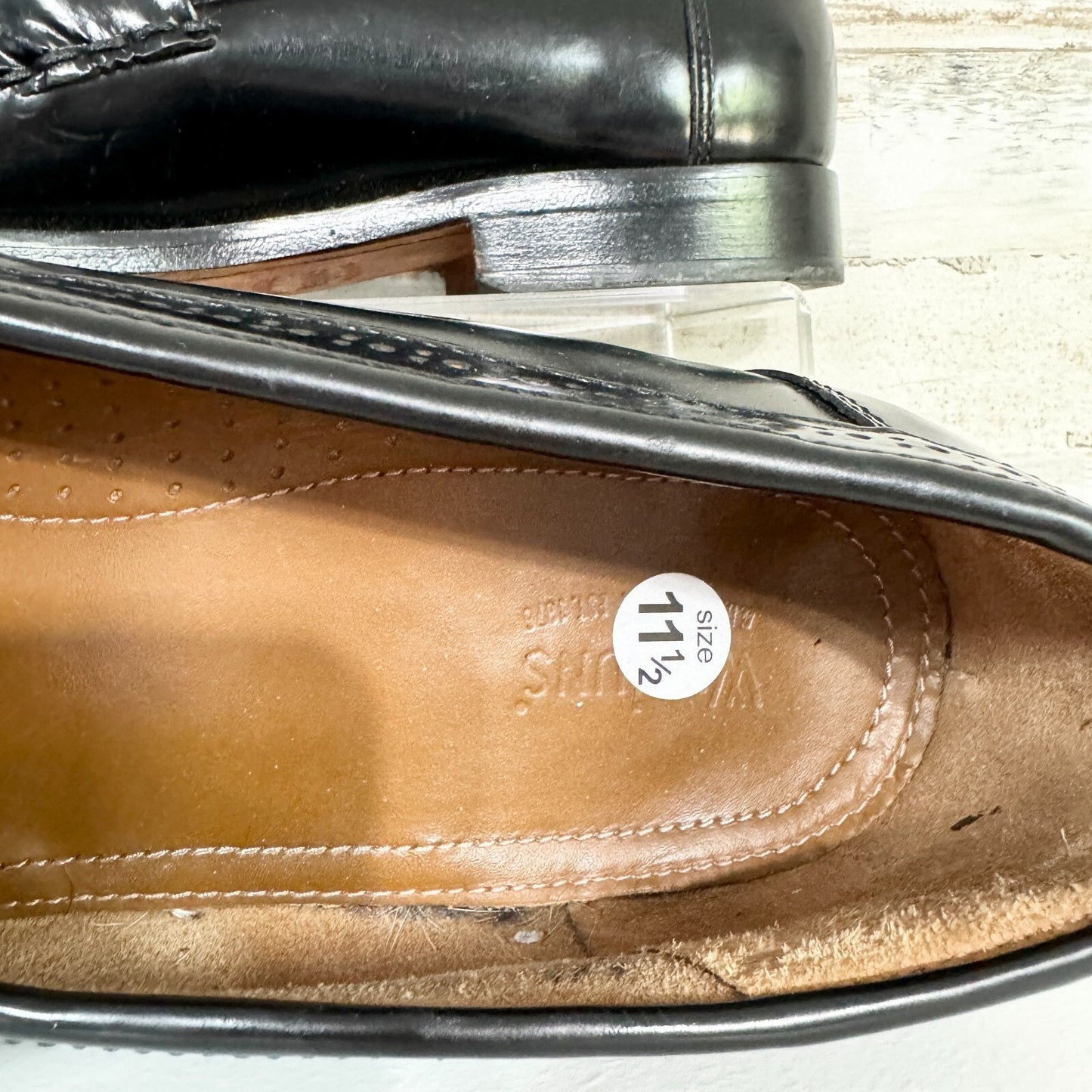 G.H. Bass & Co. Loafers Men 11.5 Brown Leather Weejuns Flats Wine Tassel Brown