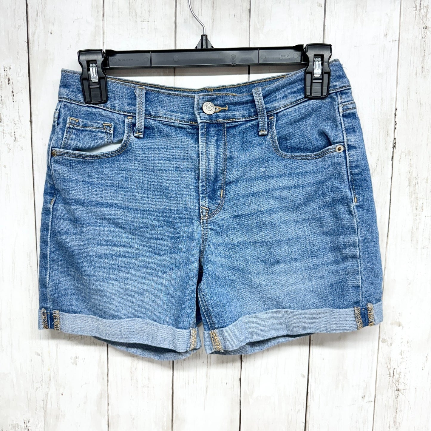 Old Navy Shorts Women Sz 0 Medium Wash Mid Rise Midi Cuffed Hem 5-Pocket Design