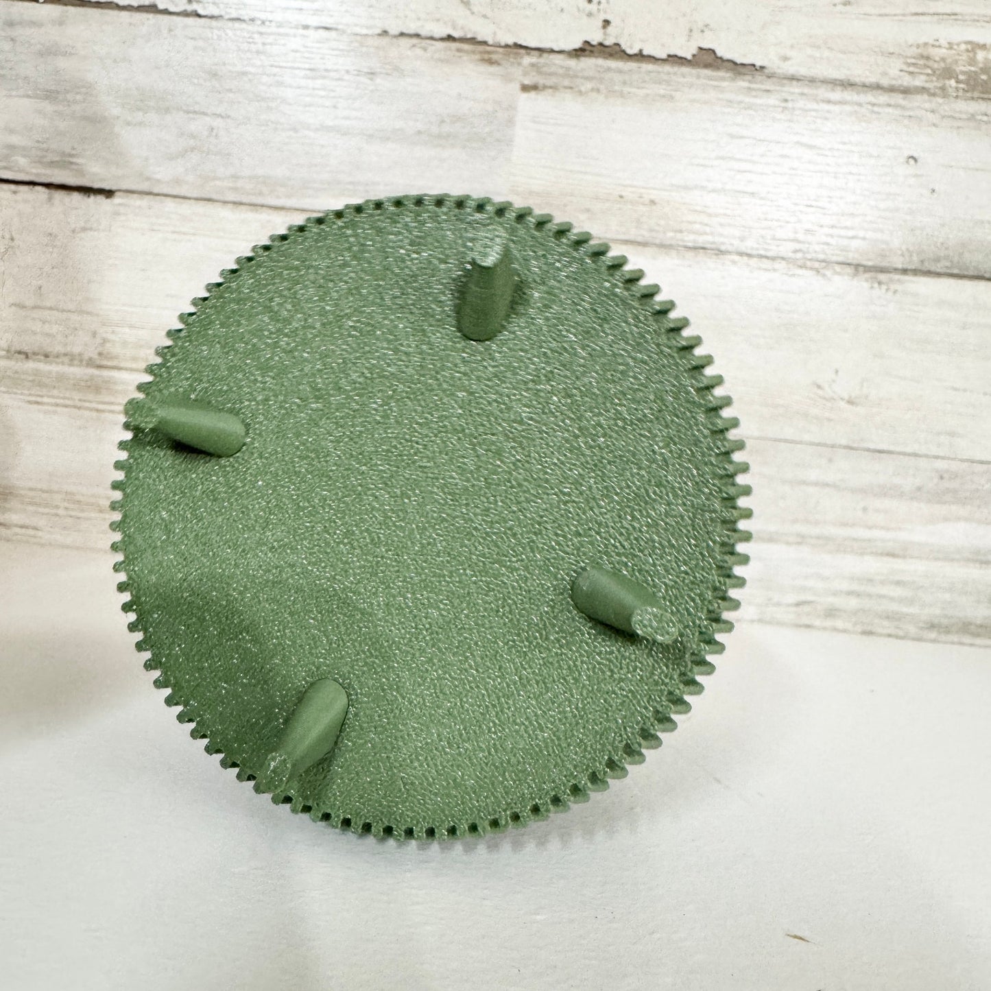 3D Printed Modern Flare Green Mini Planter with Unique Ribbed Design and Four Legs for Stylish Plant Display No Warranty