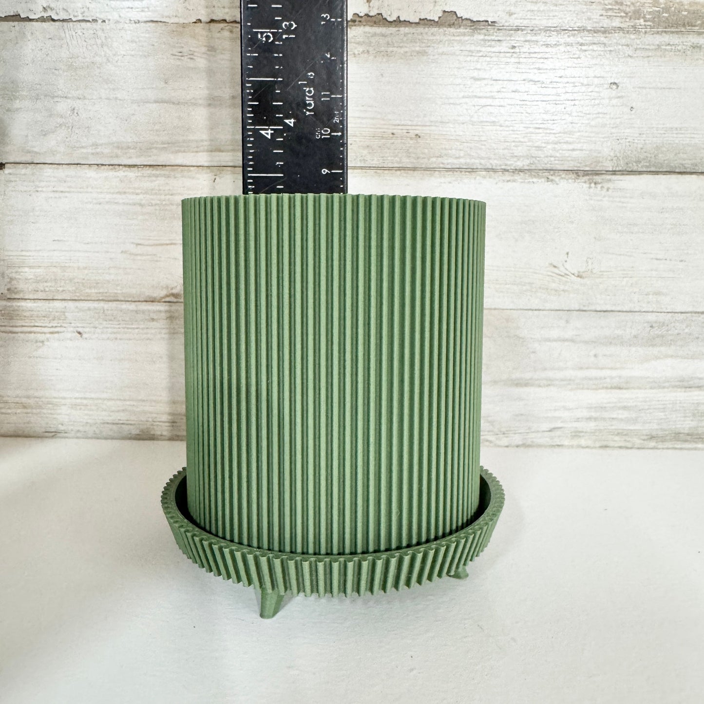 3D Printed Modern Flare Green Mini Planter with Unique Ribbed Design and Four Legs for Stylish Plant Display No Warranty