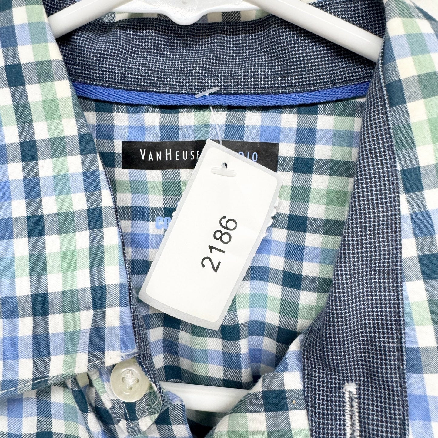 Van Heusen Shirt Men Size Small Slim Fit Collared Plaid Long Sleeve Button Down