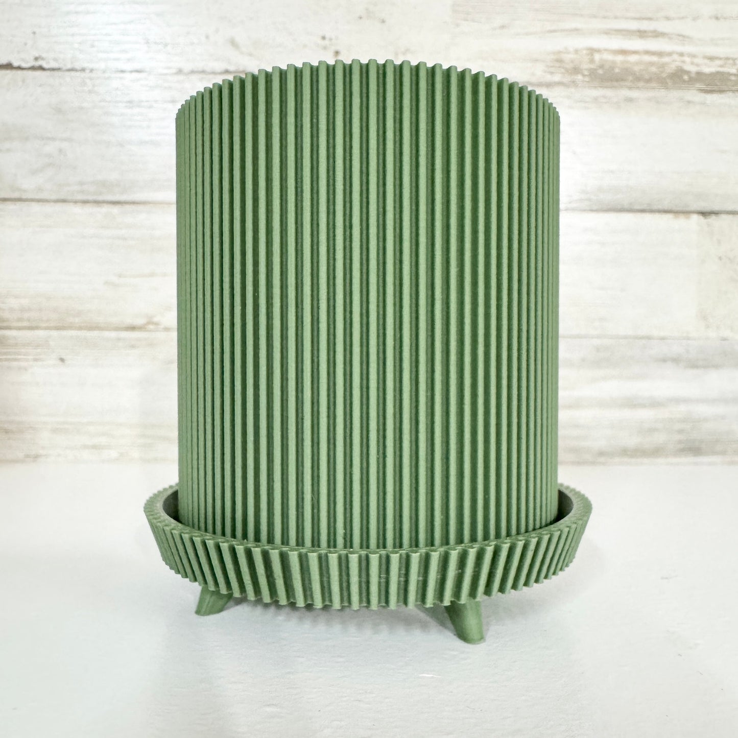 3D Printed Modern Flare Green Mini Planter with Unique Ribbed Design and Four Legs for Stylish Plant Display No Warranty