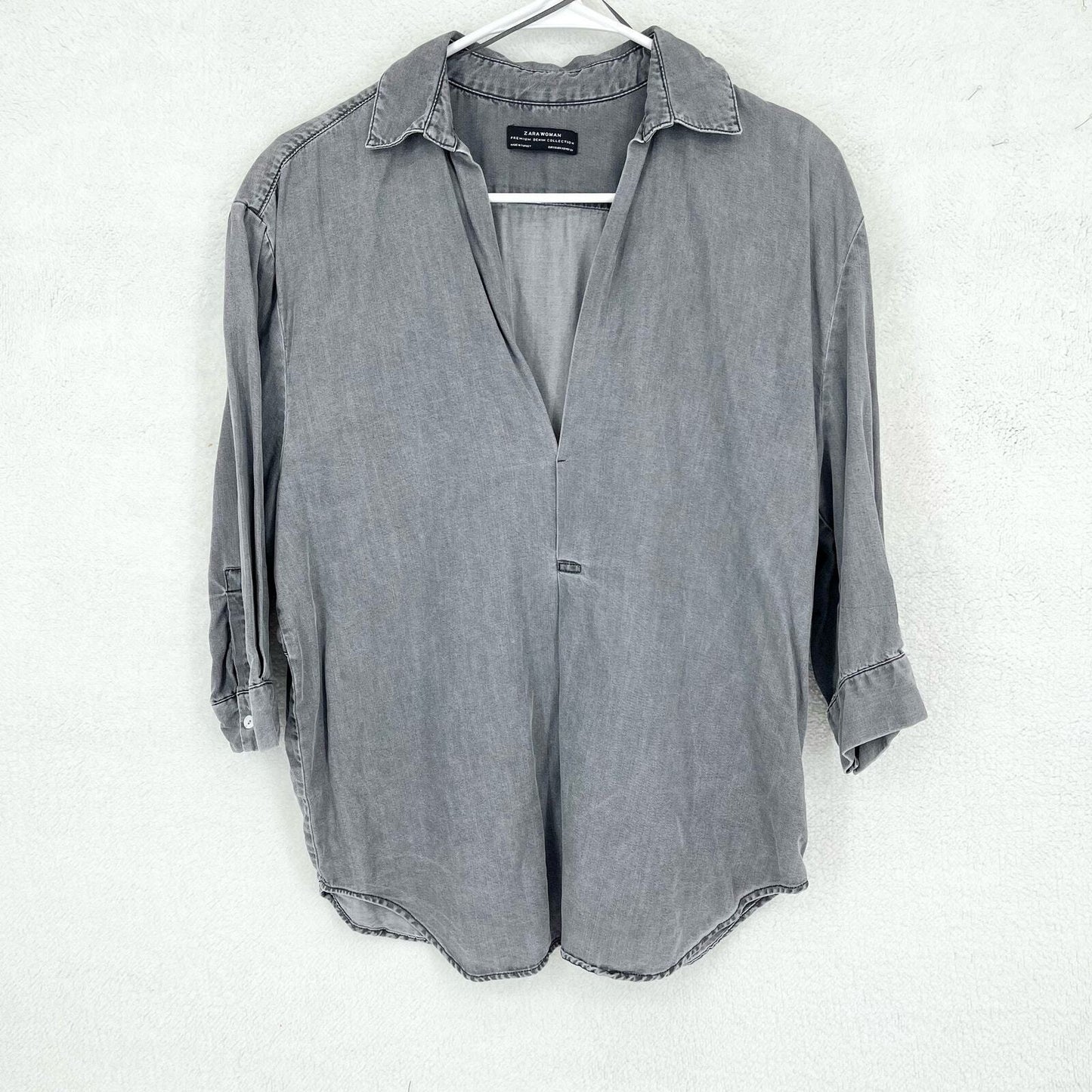Zara Blouse Women Size XS Gray 3/4 Sleeve deep V Neck Polyester Hemmed Collared