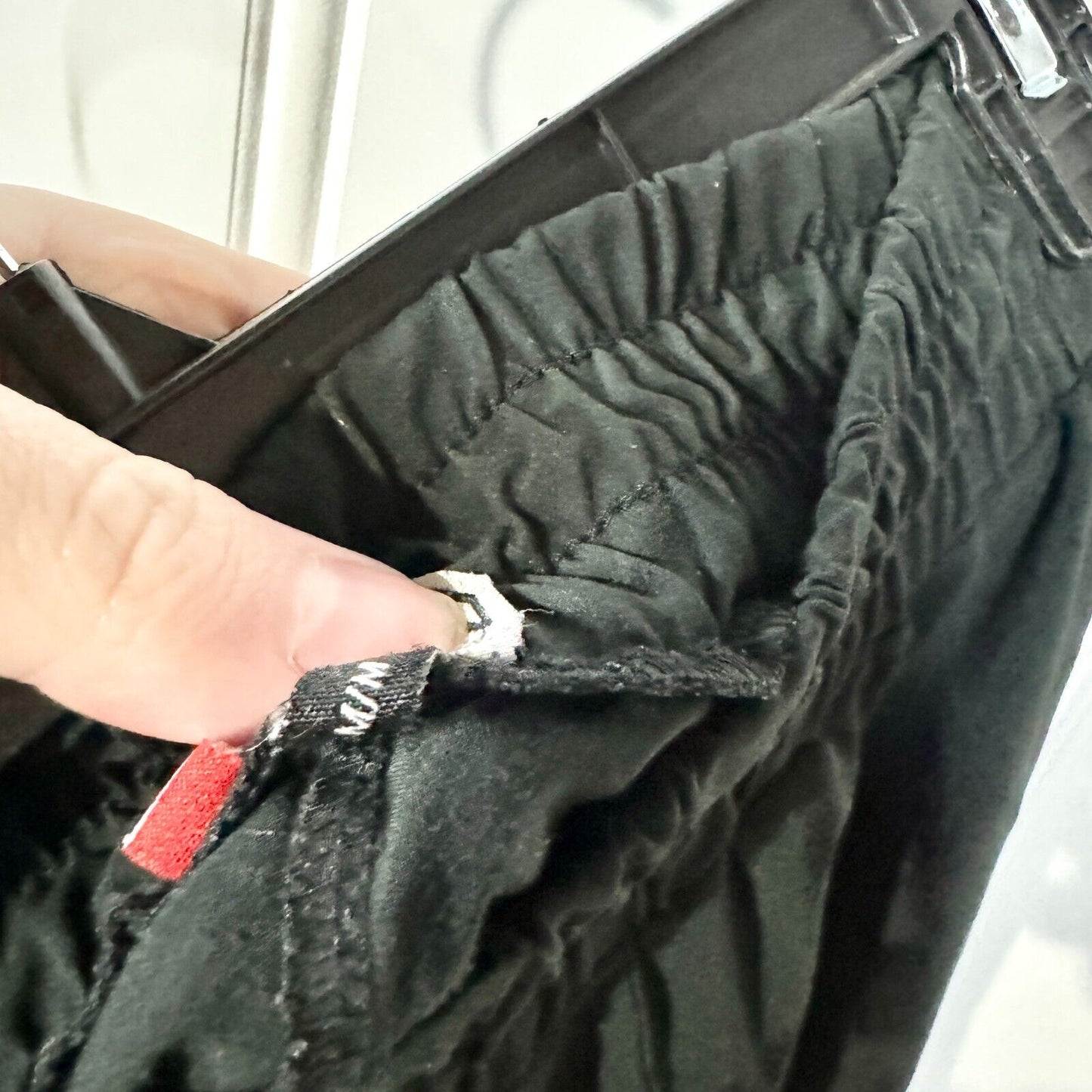 STRONGBODY Mens Size Medium 6" Black Elastic Waisted Athletic Gym Yoga Pocket