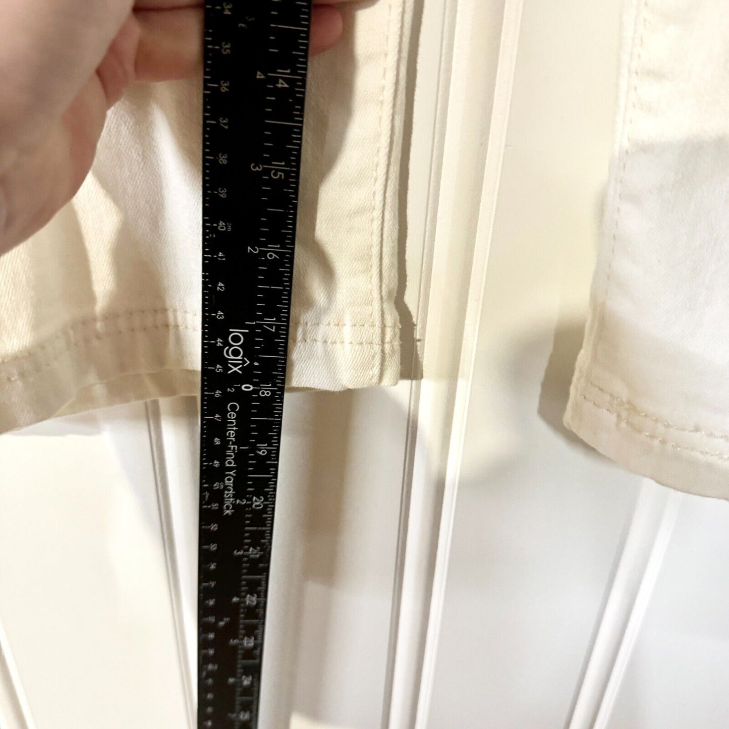 Levis Capris Jeans Women Size 12 Ivory Cotton Button Front 5 Pocket Mid Rise
