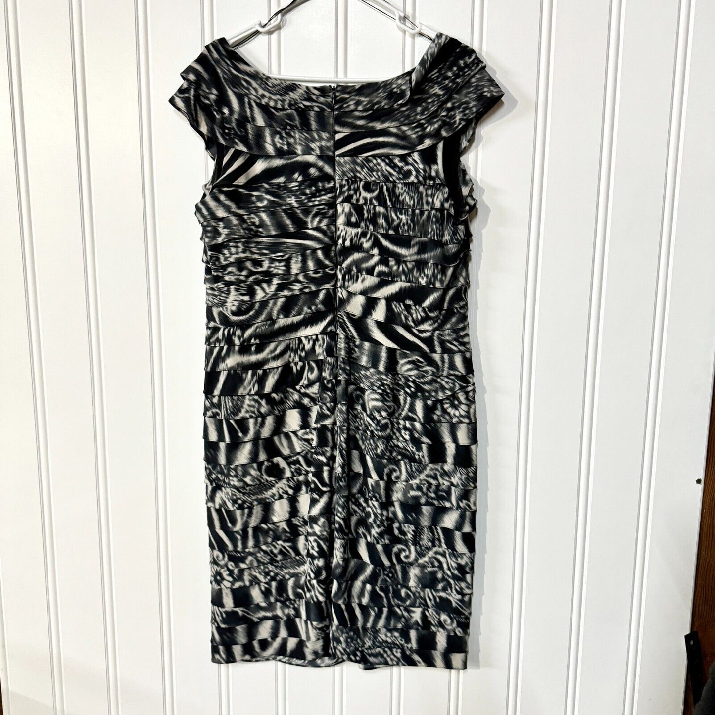ADRIANNA PAPELL Dress Women Size 14 B&W Mini Abstract Pleated Ruffled Layer
