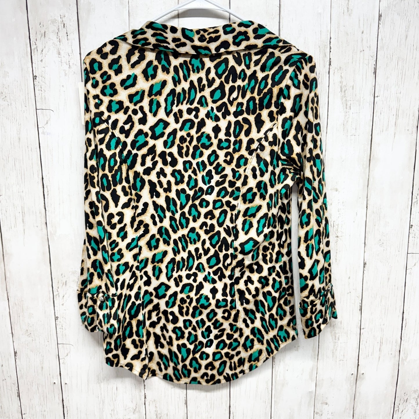 INC International Concepts Top Women Size Medium Cheetah Long Sleeve Button Down
