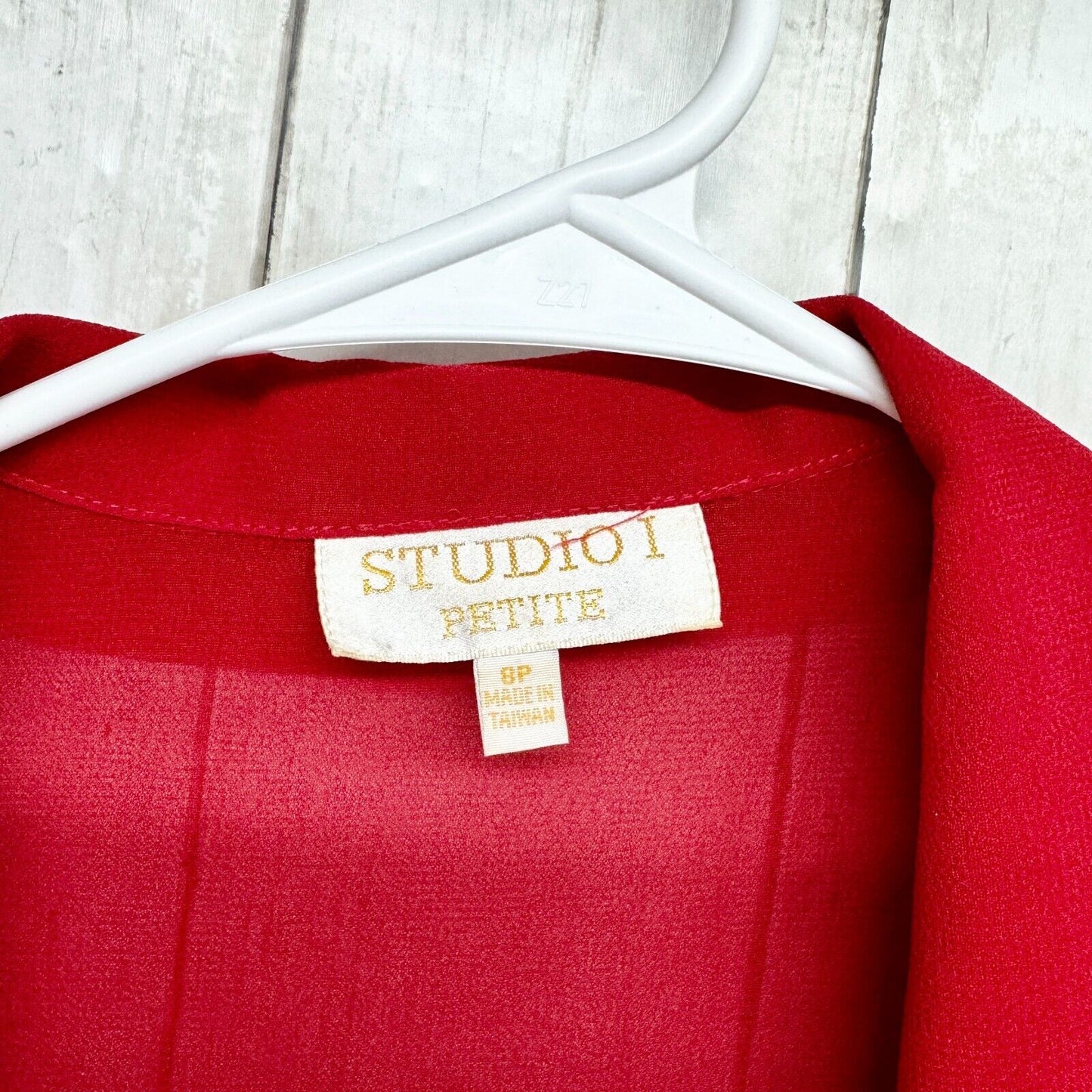 VTG STUDIO 1 Shirt Women Sz 8P Open Front Red Short Sleeve Sheer Collared Floral