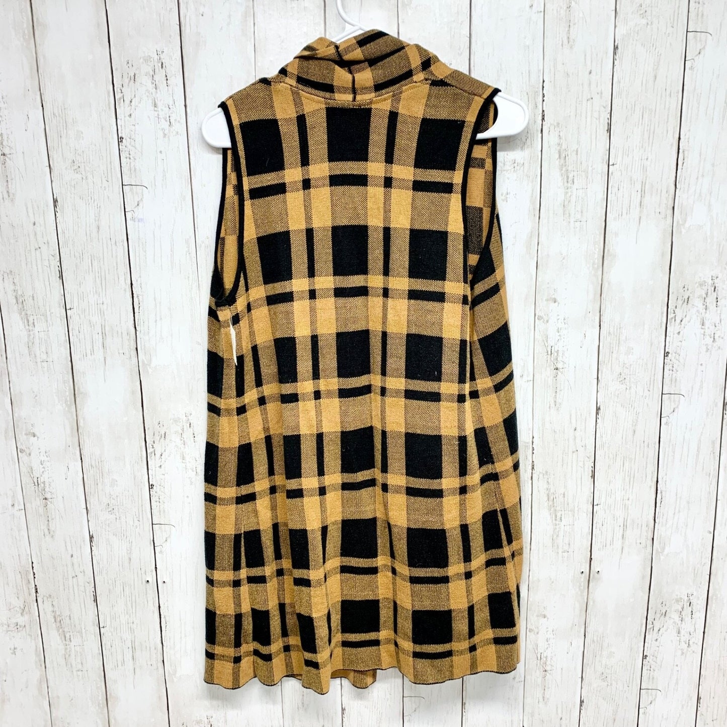 Leo & Nicole Top Women Size Medium Sweater Vest Plaid Mustard Black Casual