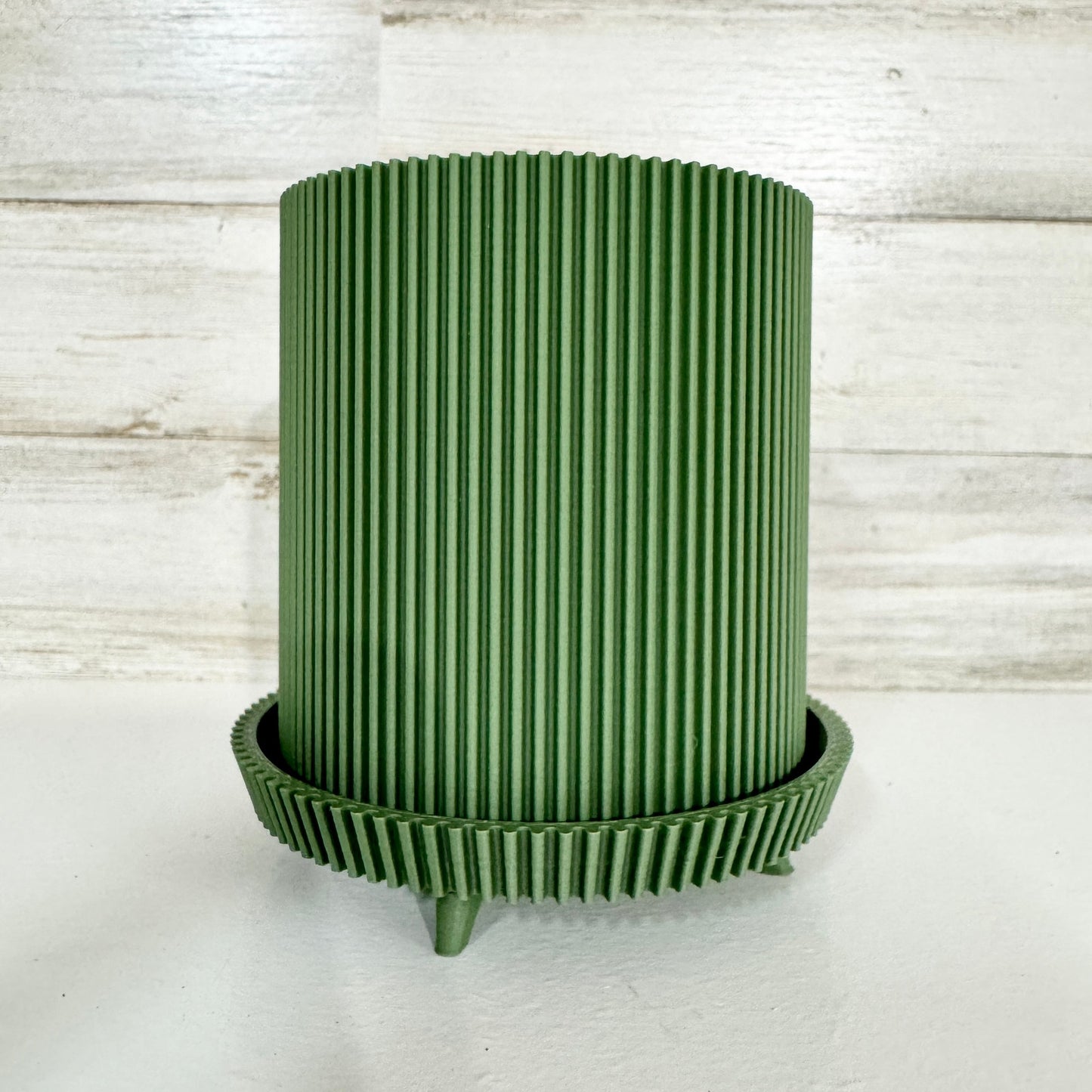 3D Printed Modern Flare Green Mini Planter with Unique Ribbed Design and Four Legs for Stylish Plant Display No Warranty