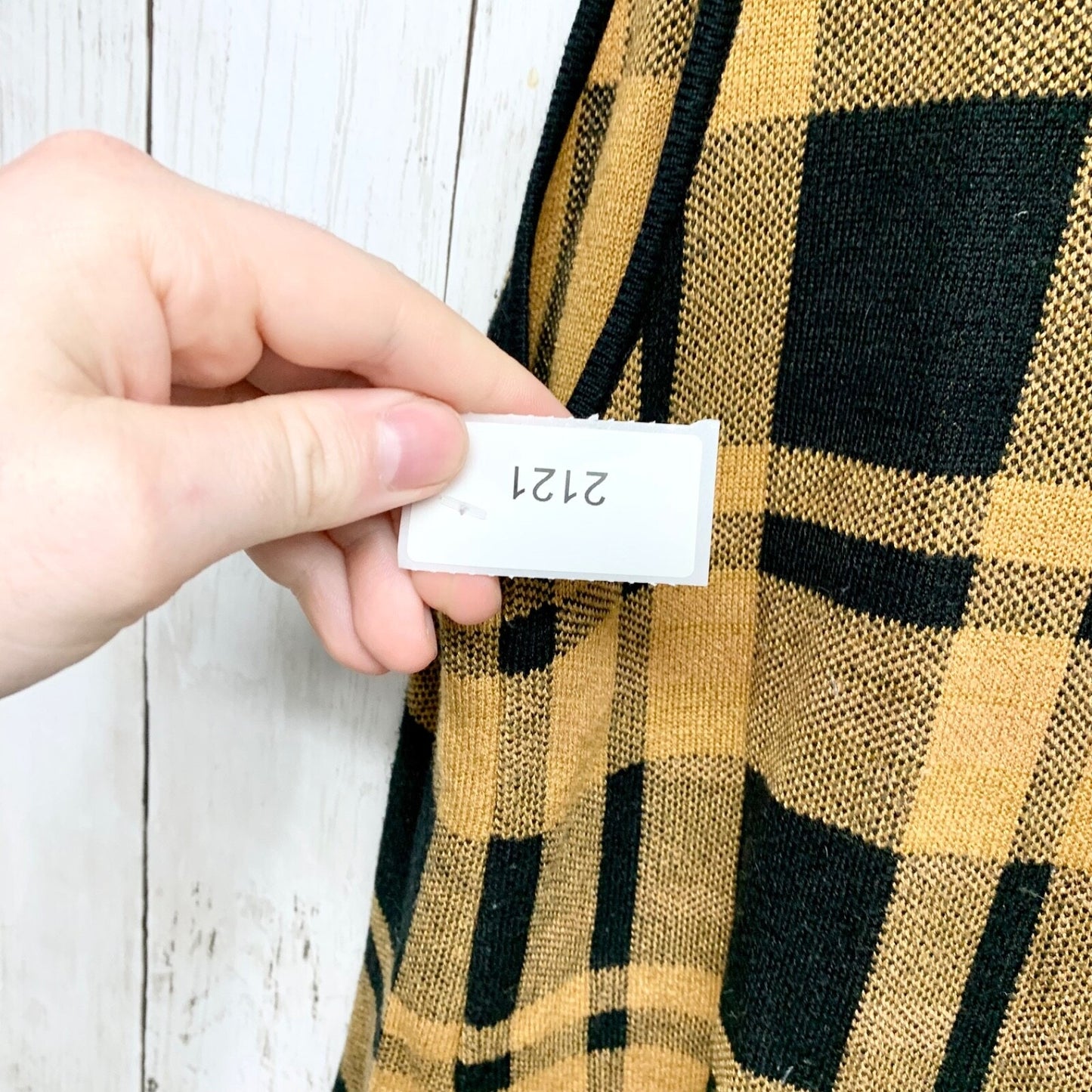Leo & Nicole Top Women Size Medium Sweater Vest Plaid Mustard Black Casual