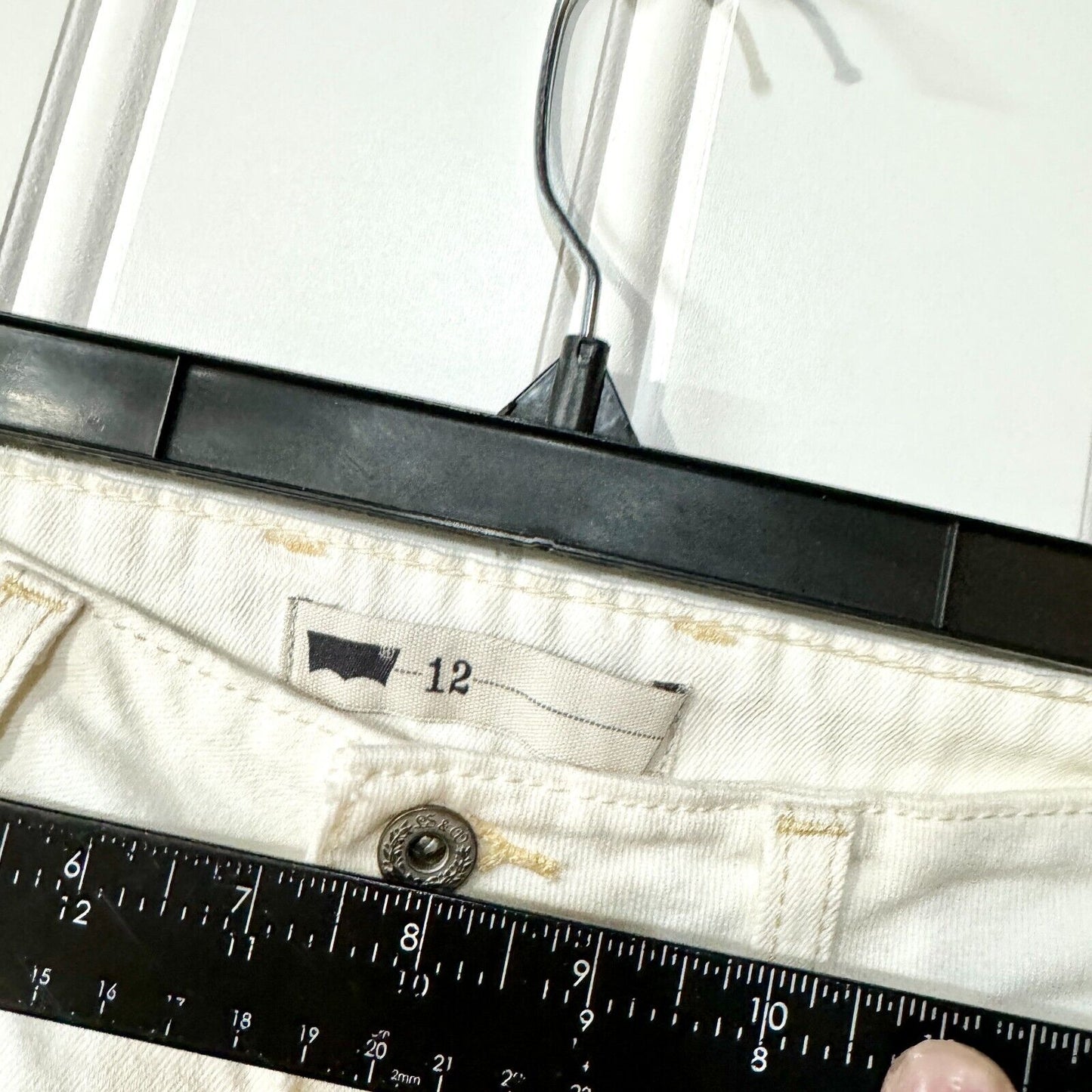 Levis Capris Jeans Women Size 12 Ivory Cotton Button Front 5 Pocket Mid Rise