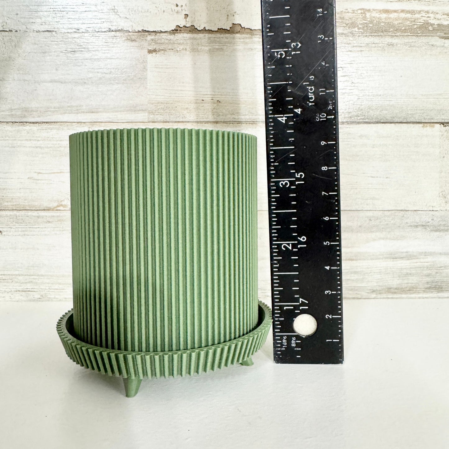 3D Printed Modern Flare Green Mini Planter with Unique Ribbed Design and Four Legs for Stylish Plant Display No Warranty