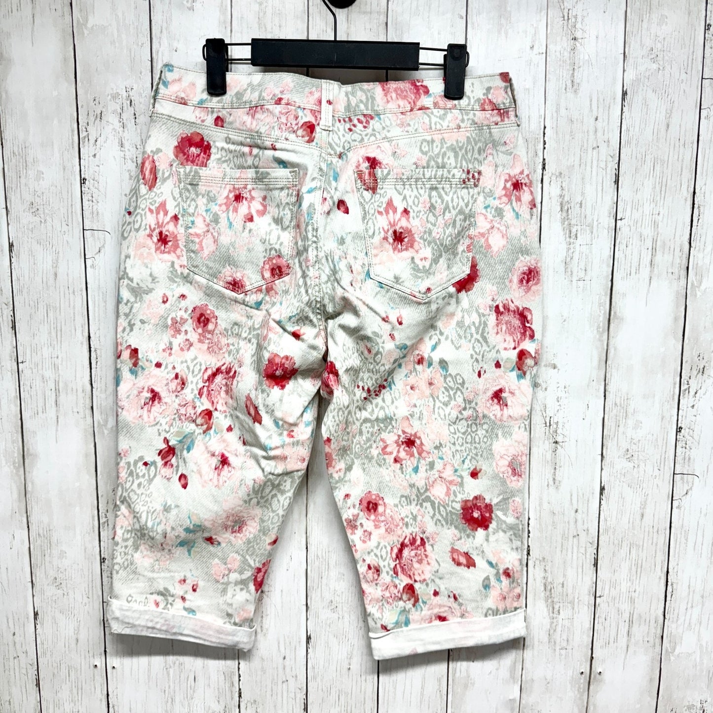Bandolino Shorts Women Size 10 Simone Skimmer Floral Bermuda Cuffed Hem Zip Fly