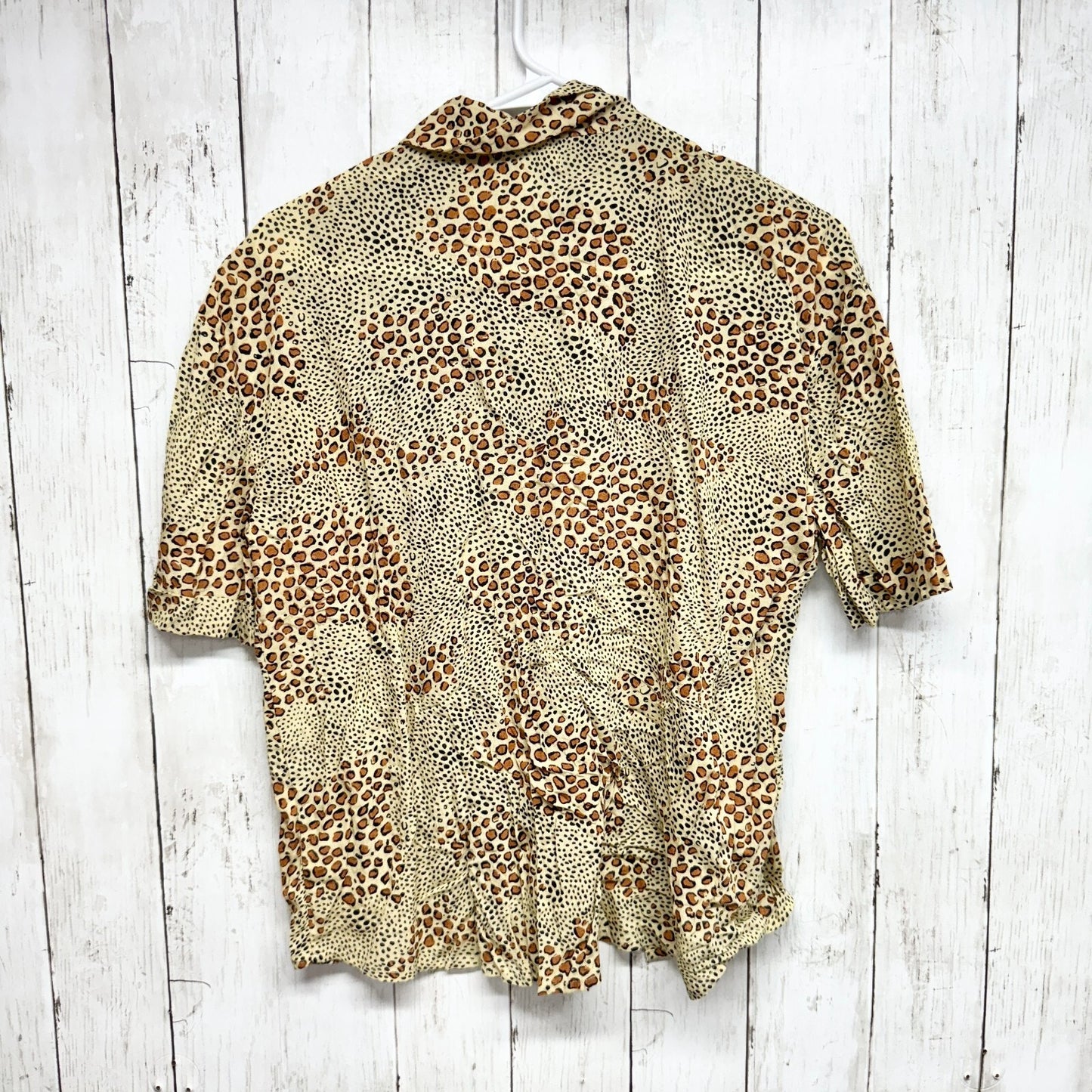 Amuse Society SHIRT Women's Sz XS Short Sleeve Button Front Animal Print Viscose