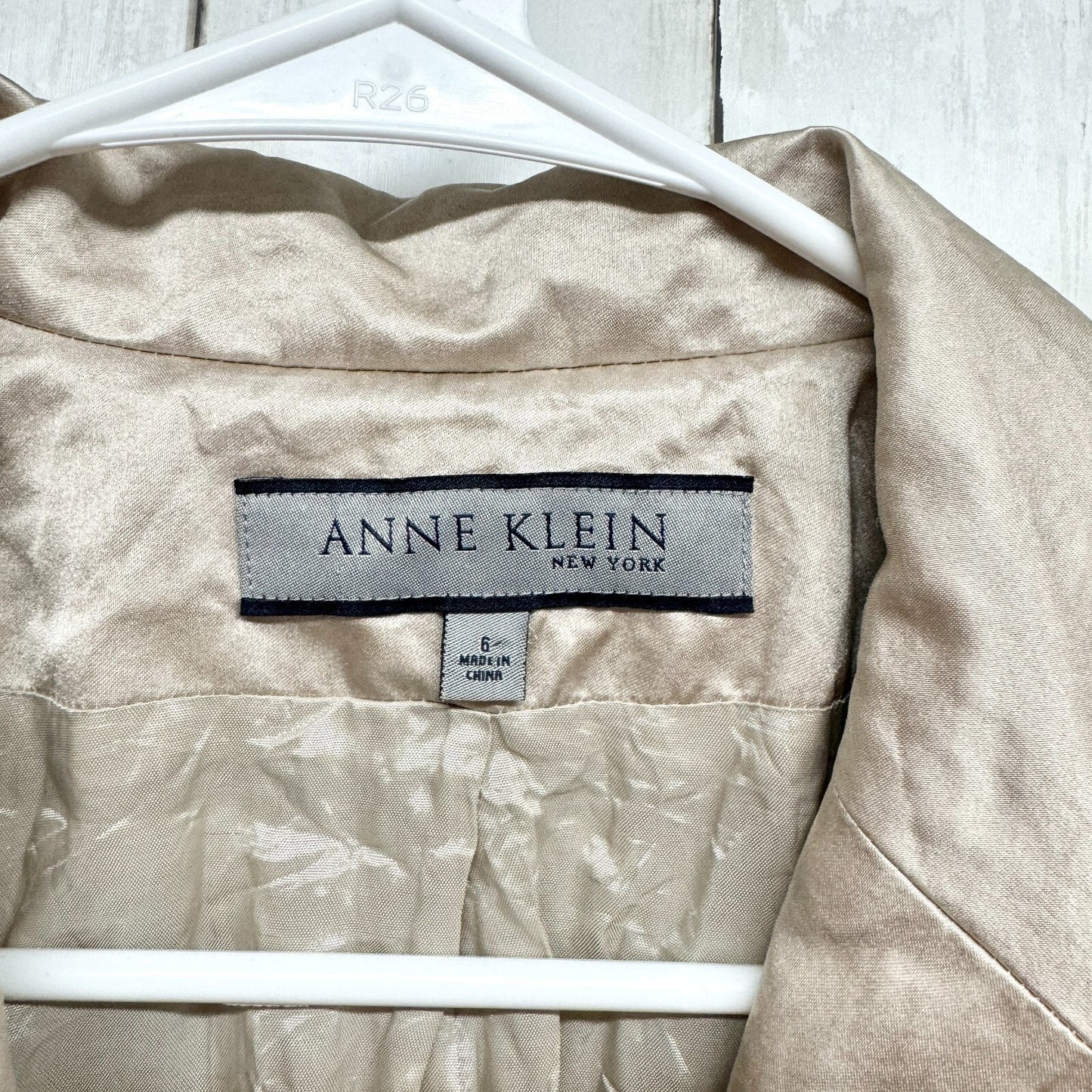 ANN KLEIN Blazer Women Size 6 100% Silk Ivory Button Closure Collared Business